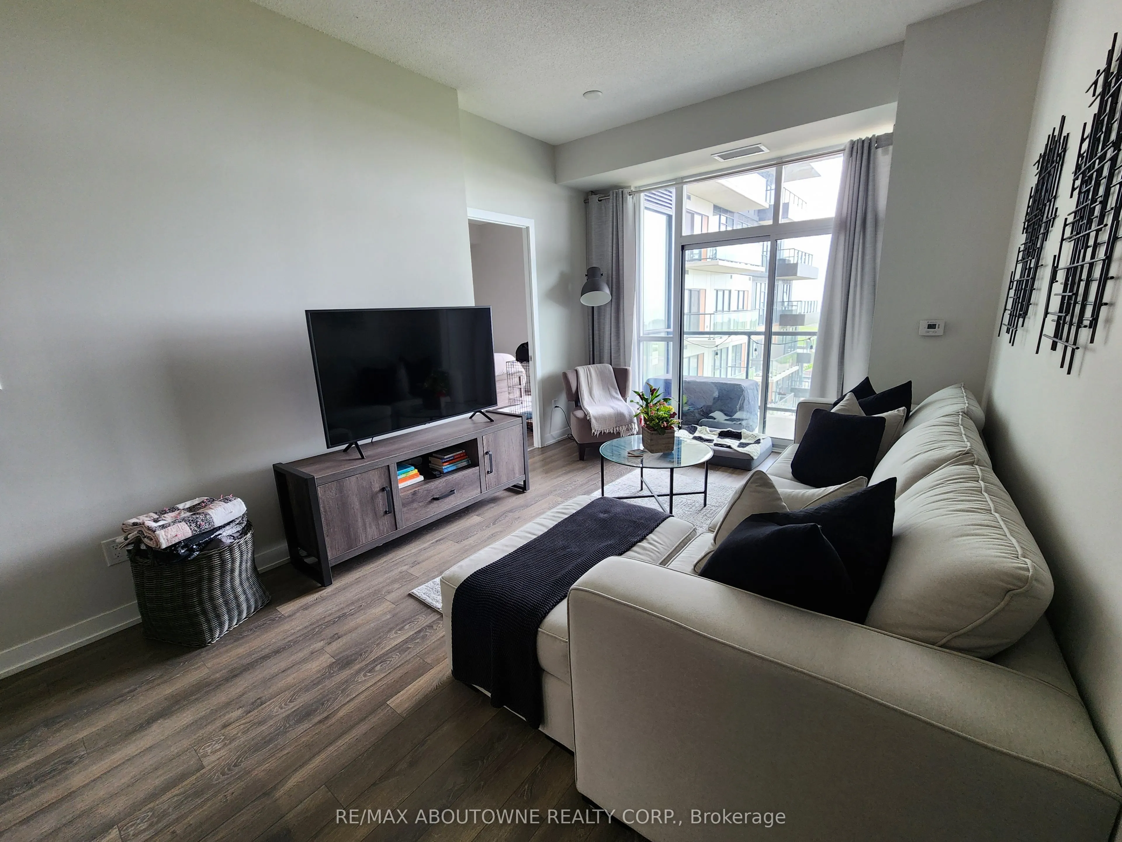 550 North Service Road, #512
