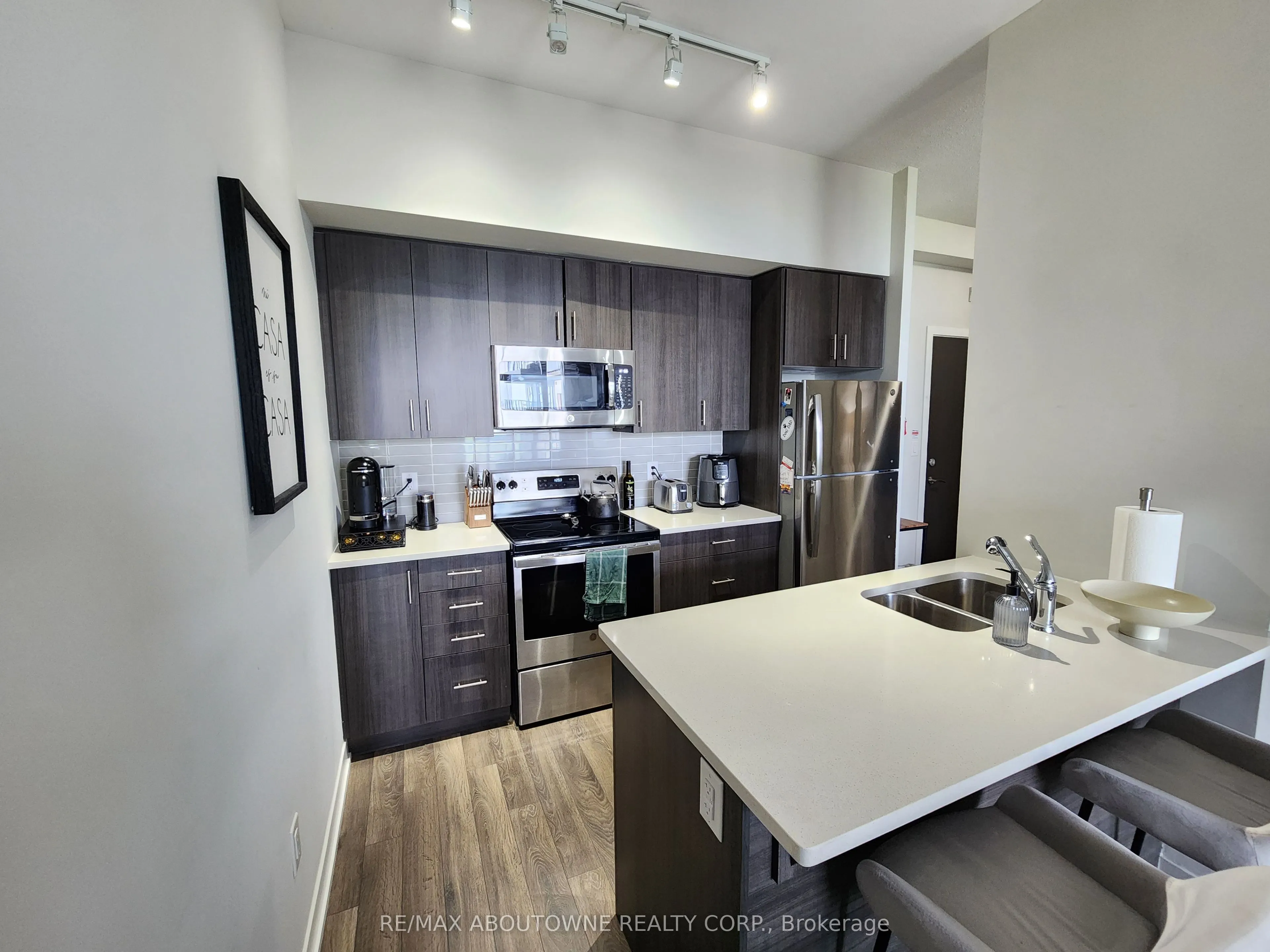 550 North Service Road, #512