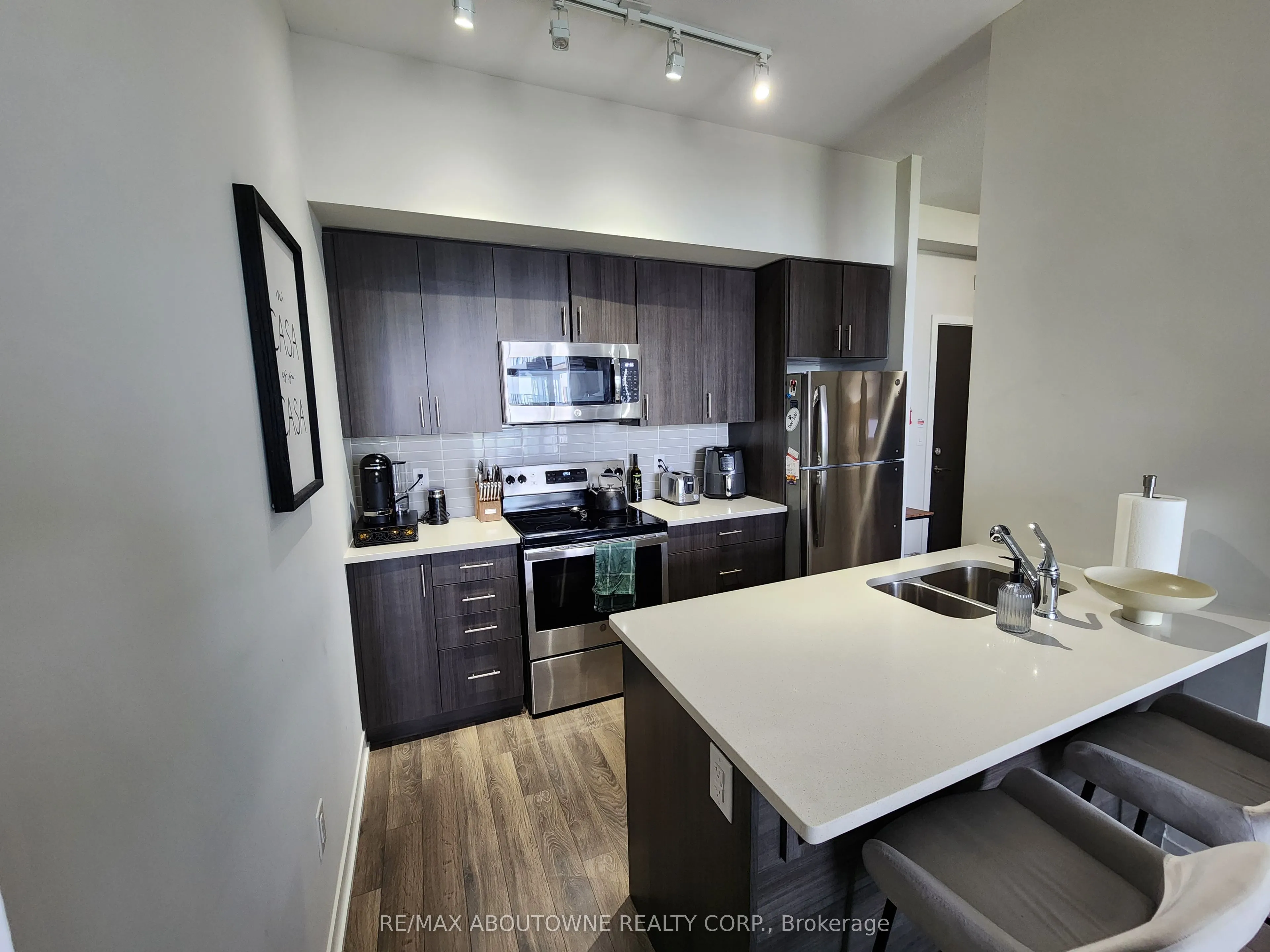 550 North Service Road, #512