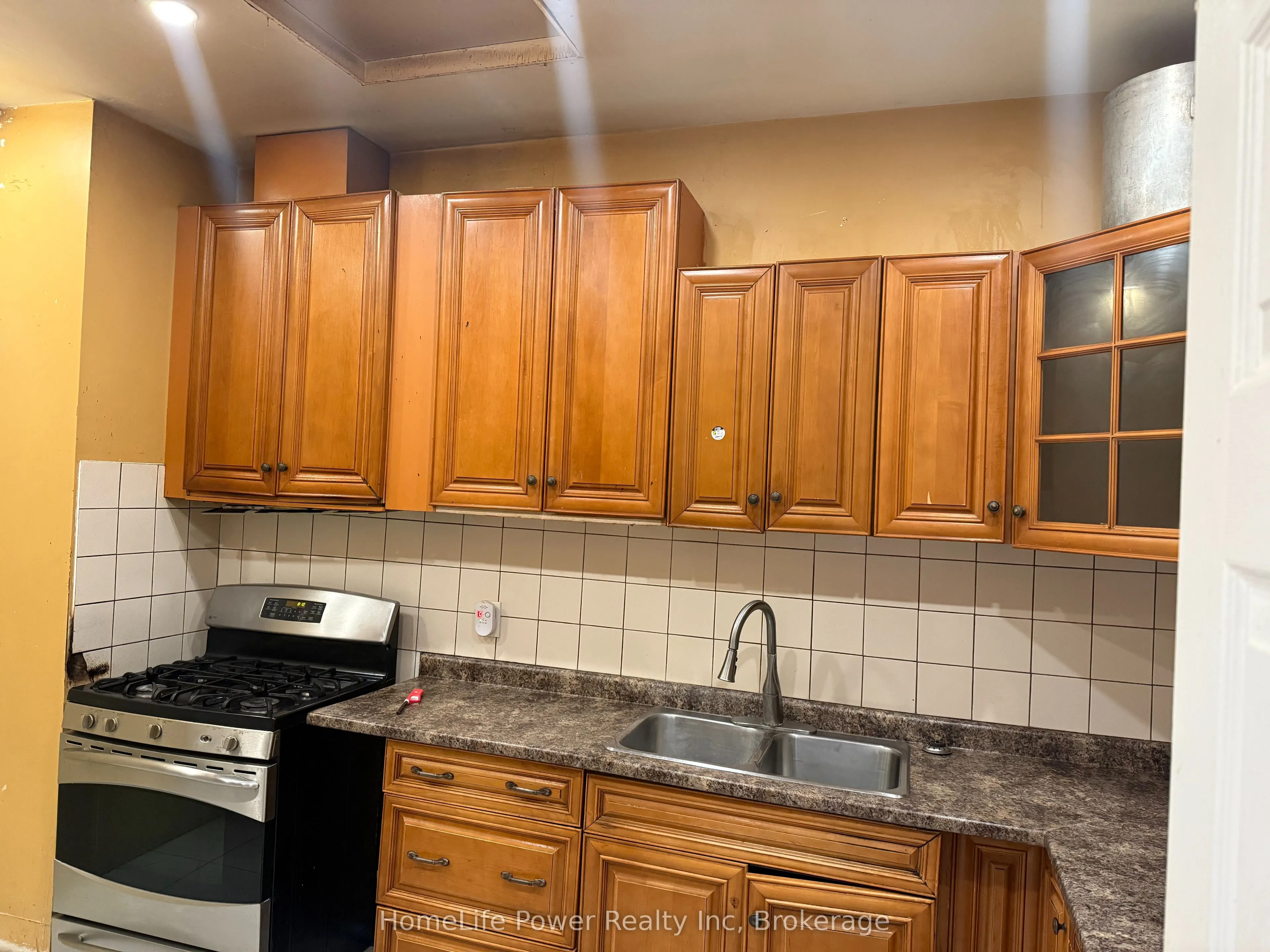 109 Elgin Street N