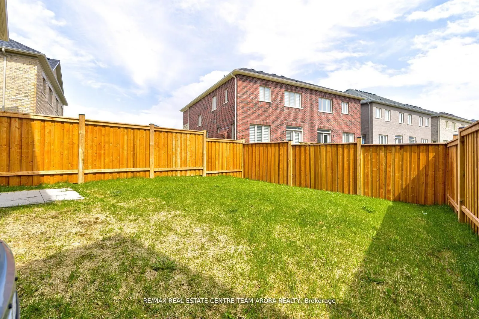 11 Trailbank Gardens