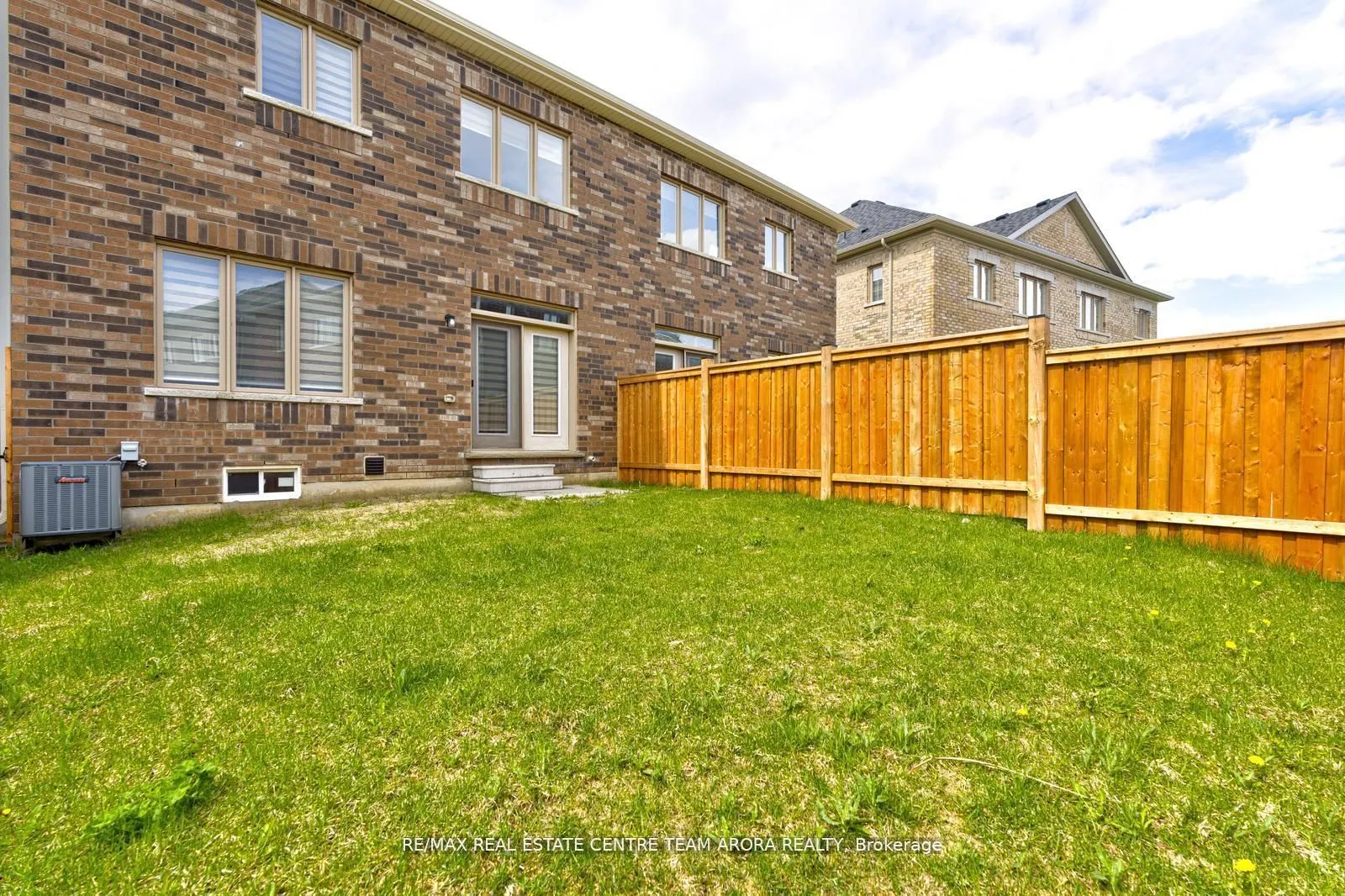11 Trailbank Gardens