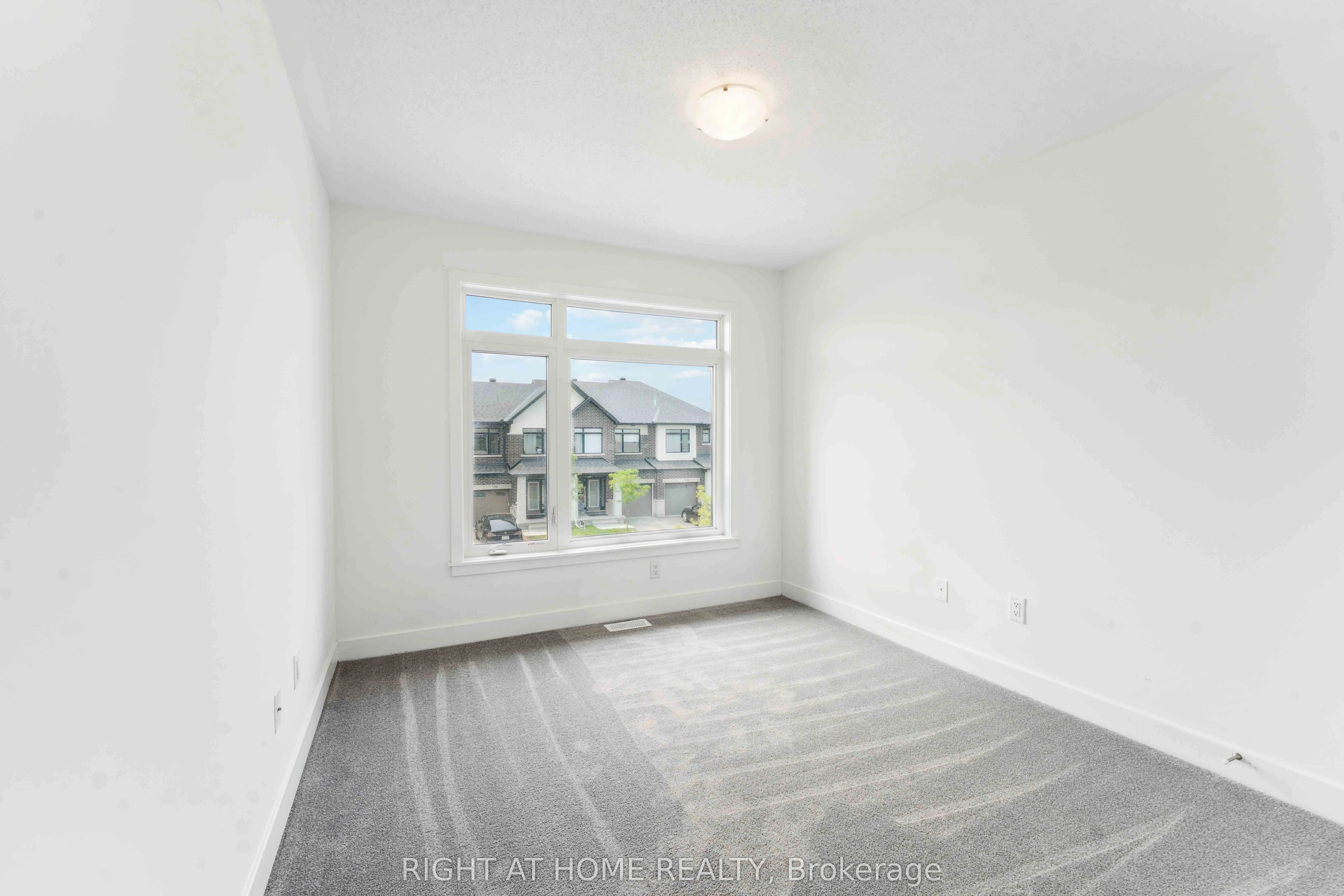 261 Finsbury Avenue