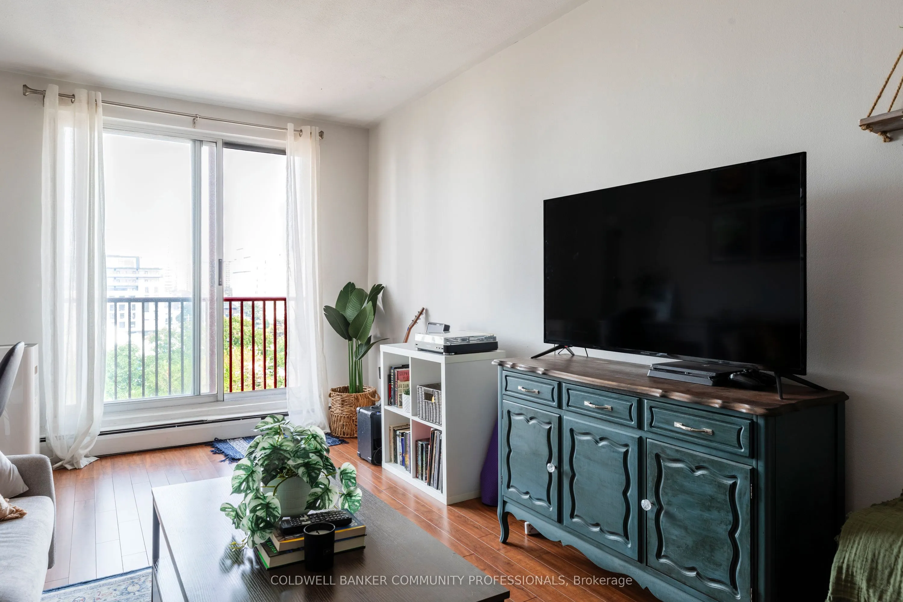 141 Catharine Street S, #902