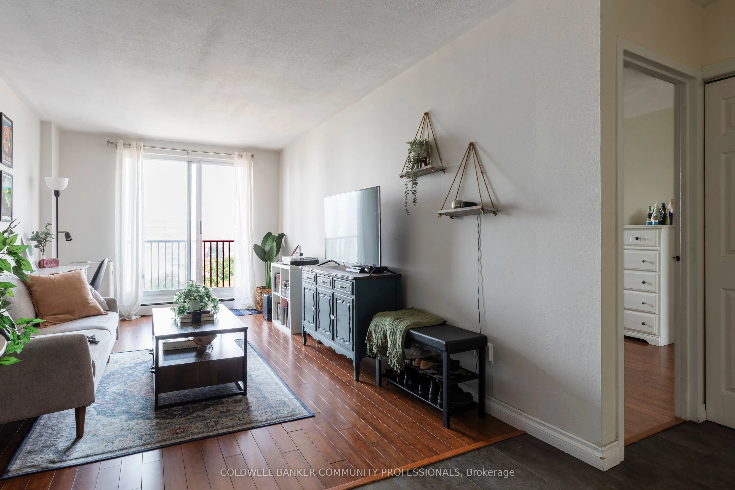 141 Catharine Street S, #902