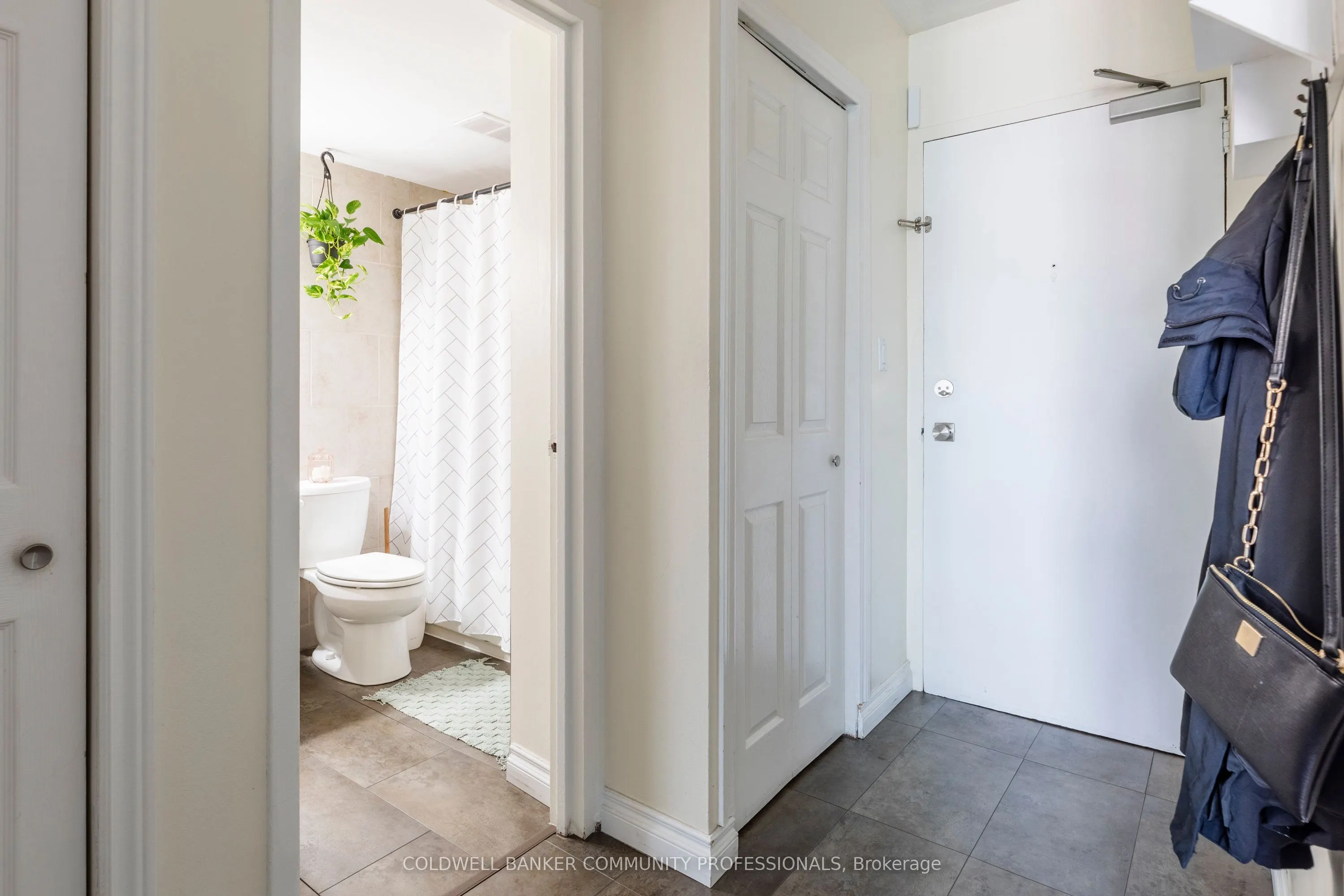 141 Catharine Street S, #902