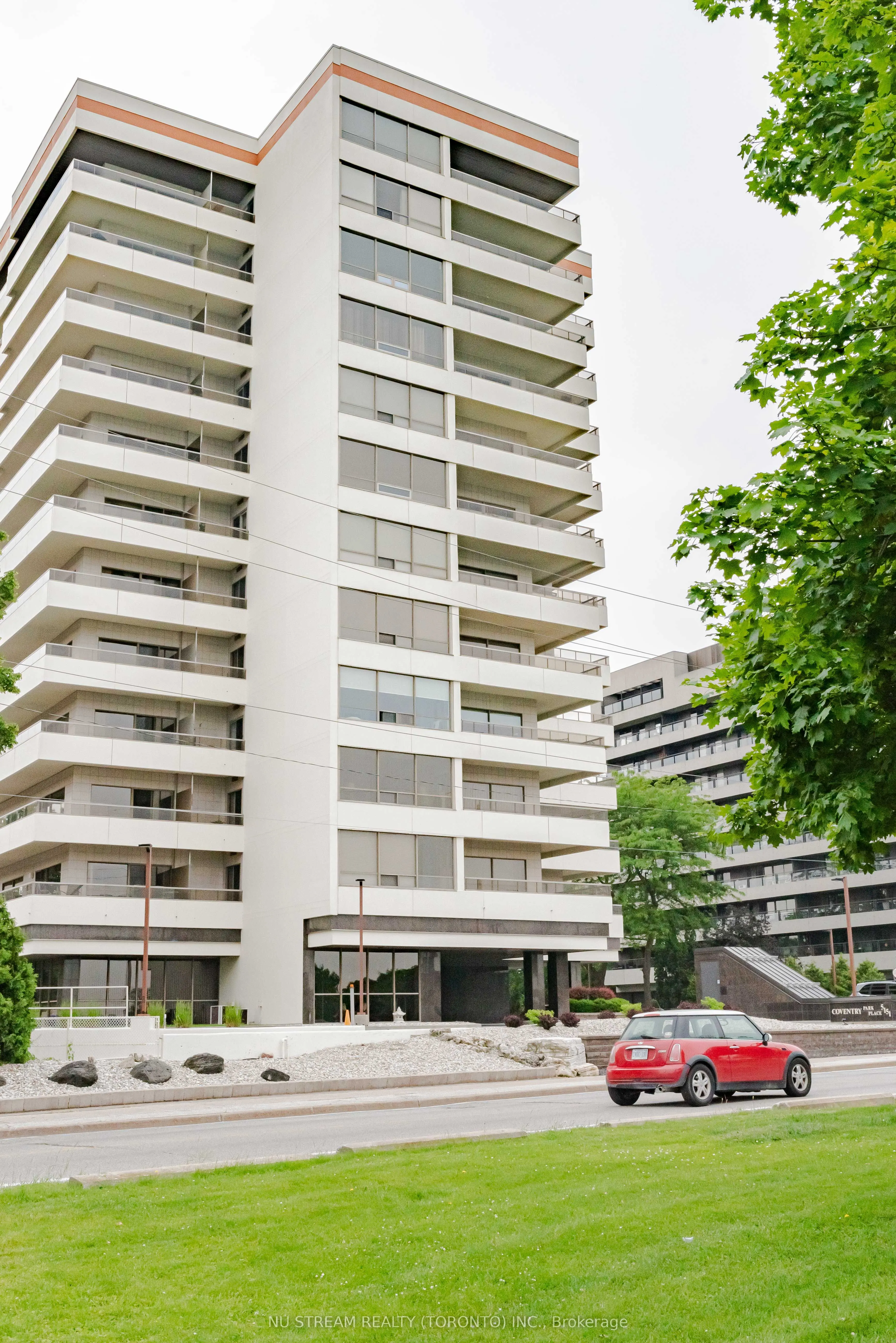 5151 Riverside Drive E, #905