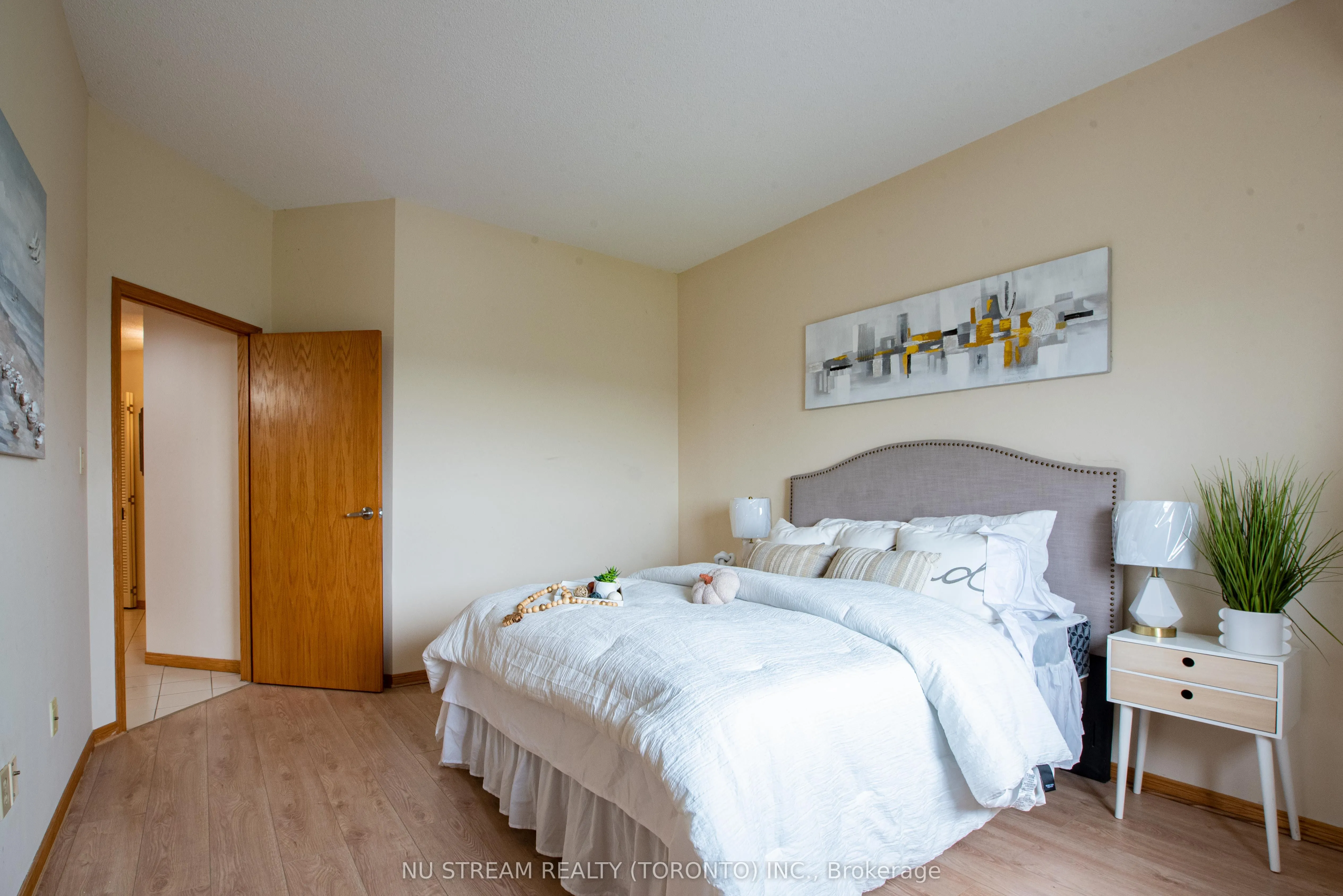 5151 Riverside Drive E, #905