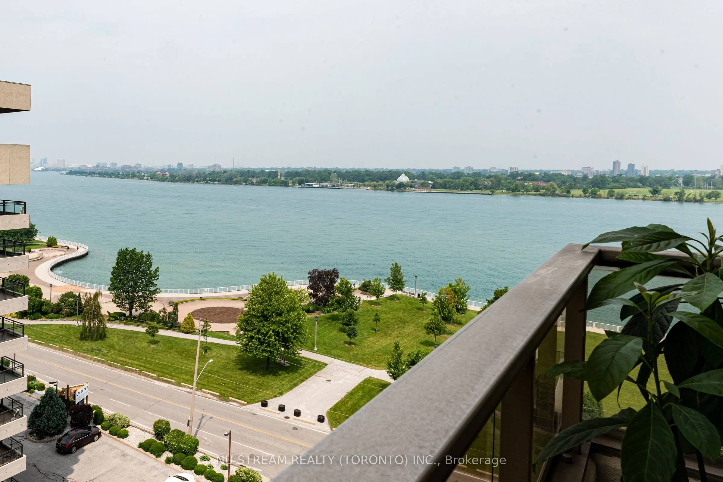 5151 Riverside Drive E, #905