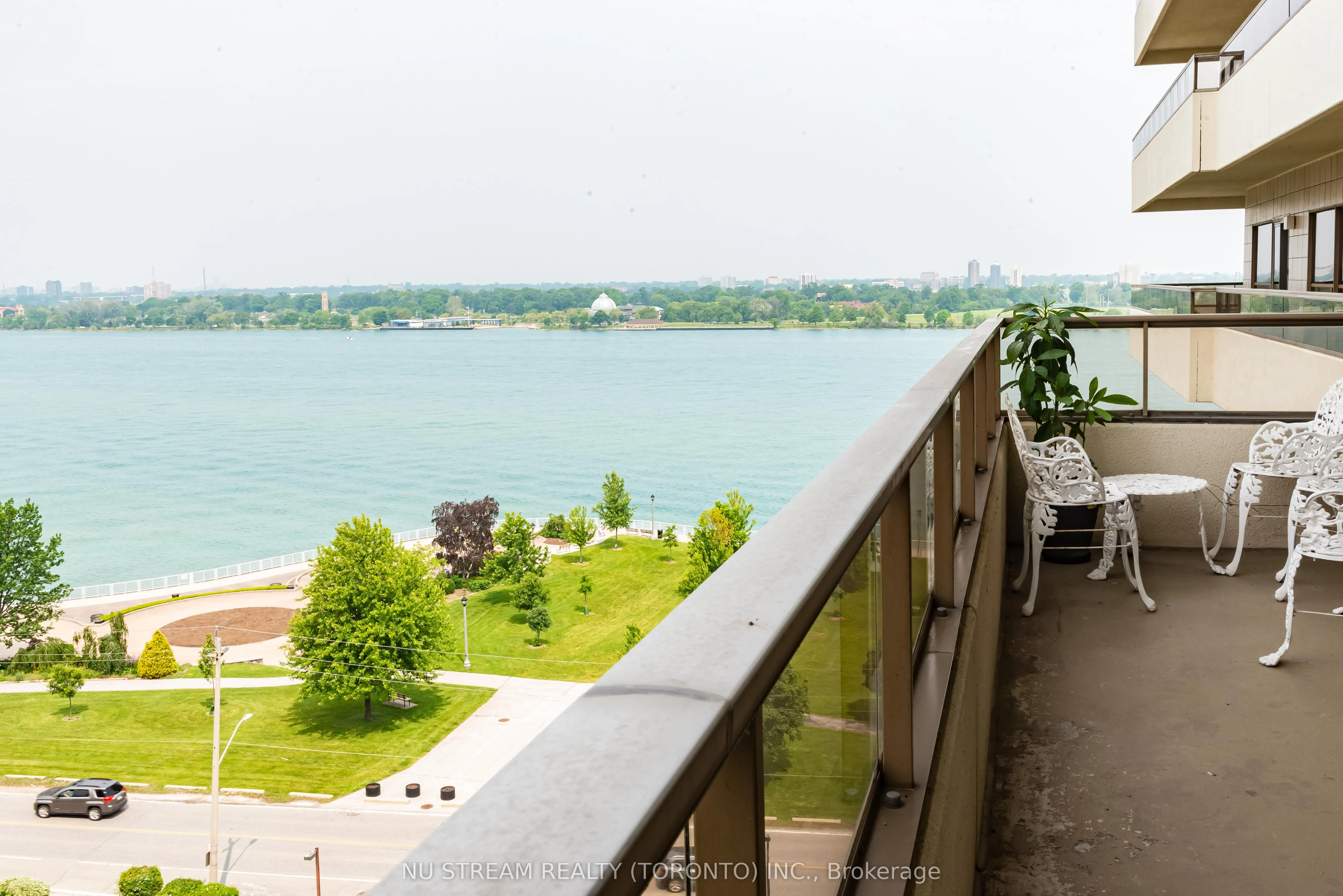 5151 Riverside Drive E, #905