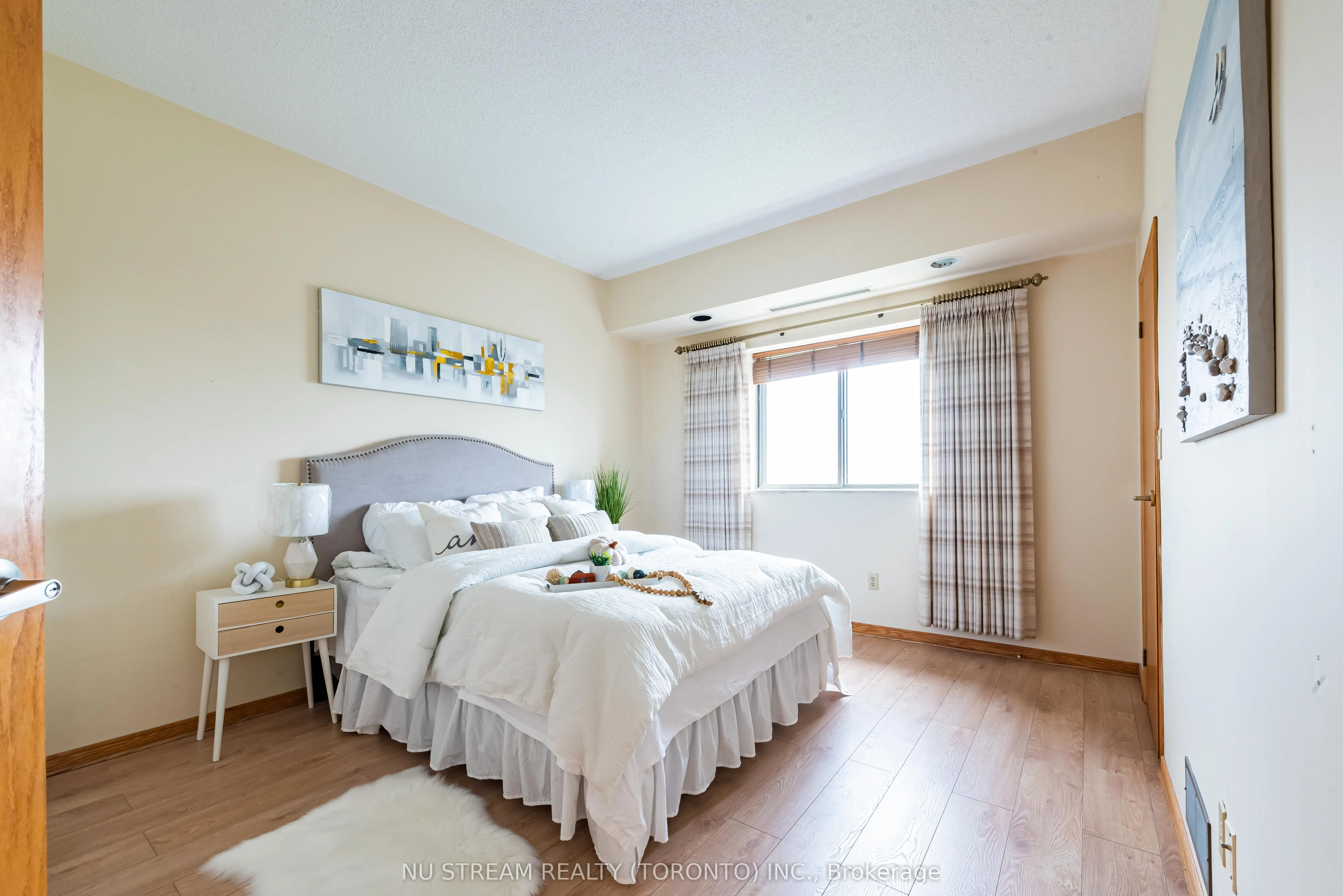 5151 Riverside Drive E, #905
