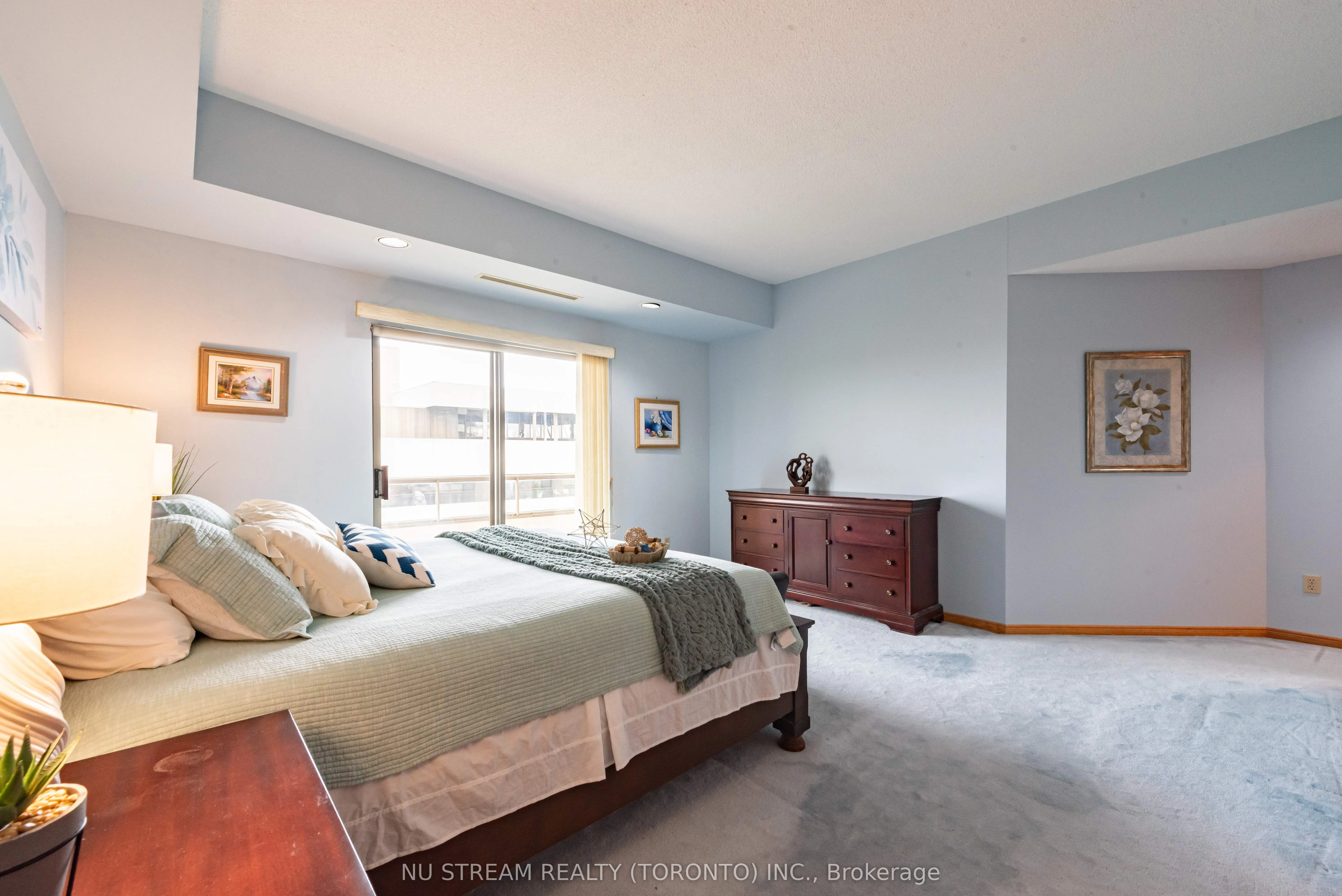 5151 Riverside Drive E, #905