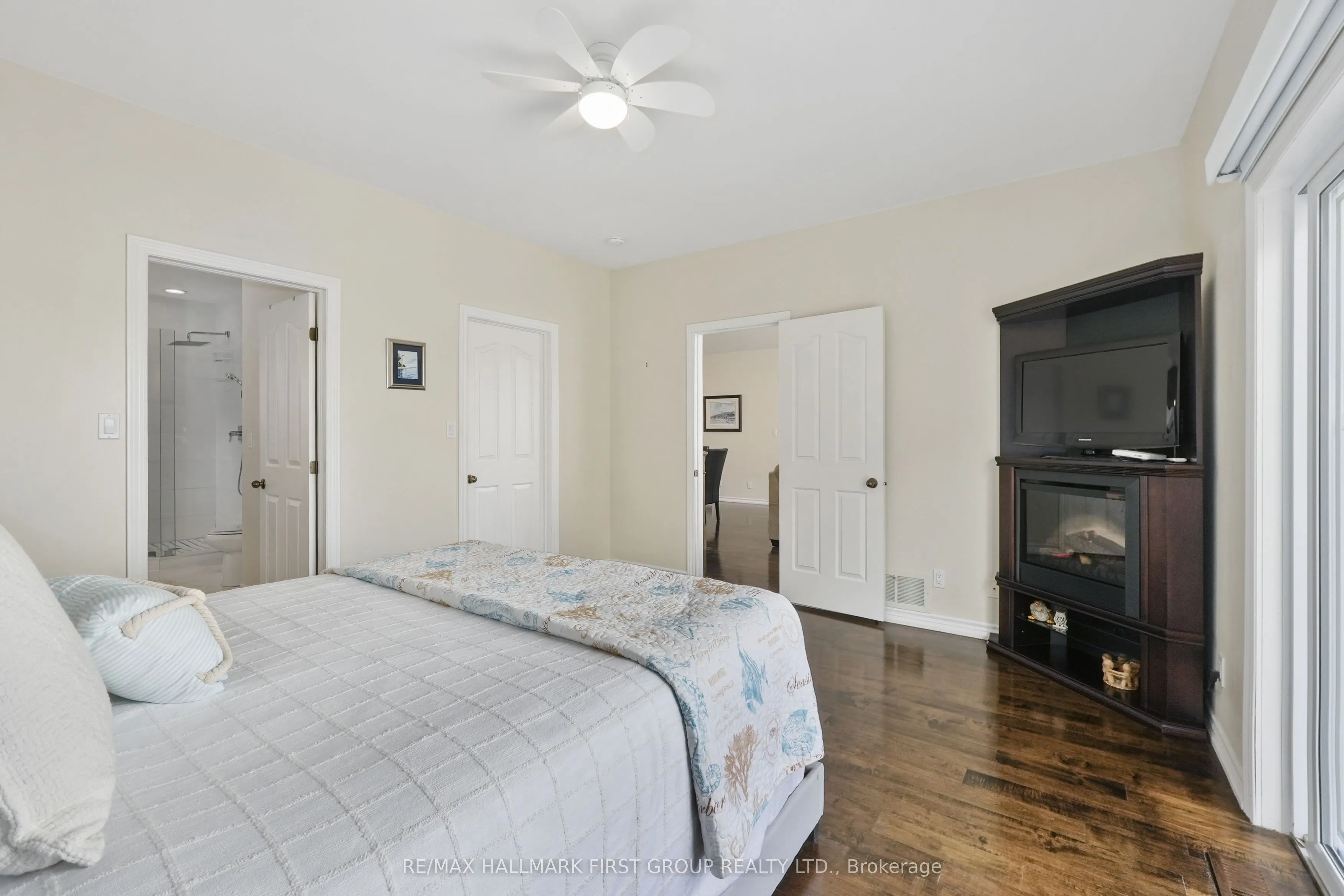 5 Edgewater Drive
