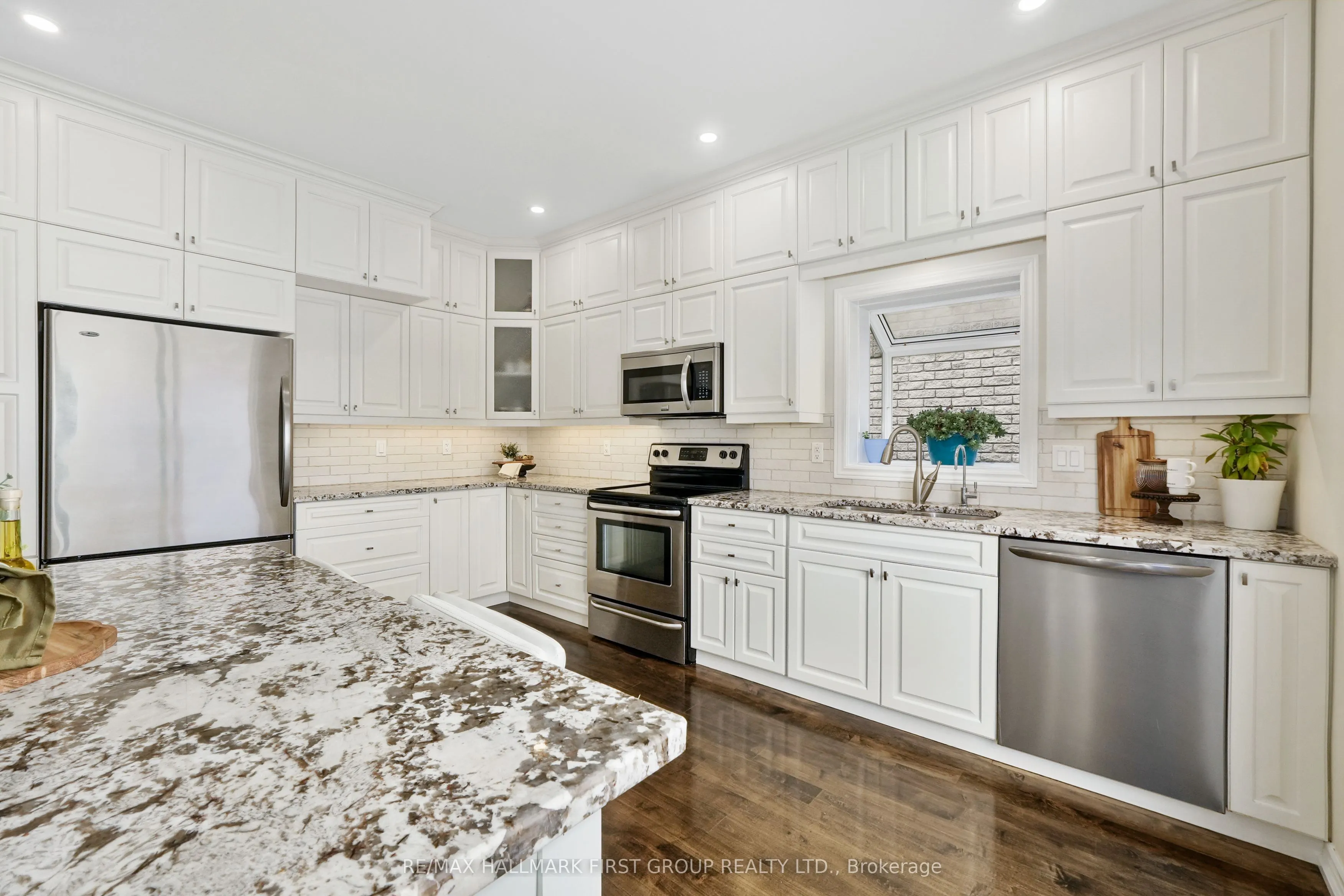 5 Edgewater Drive