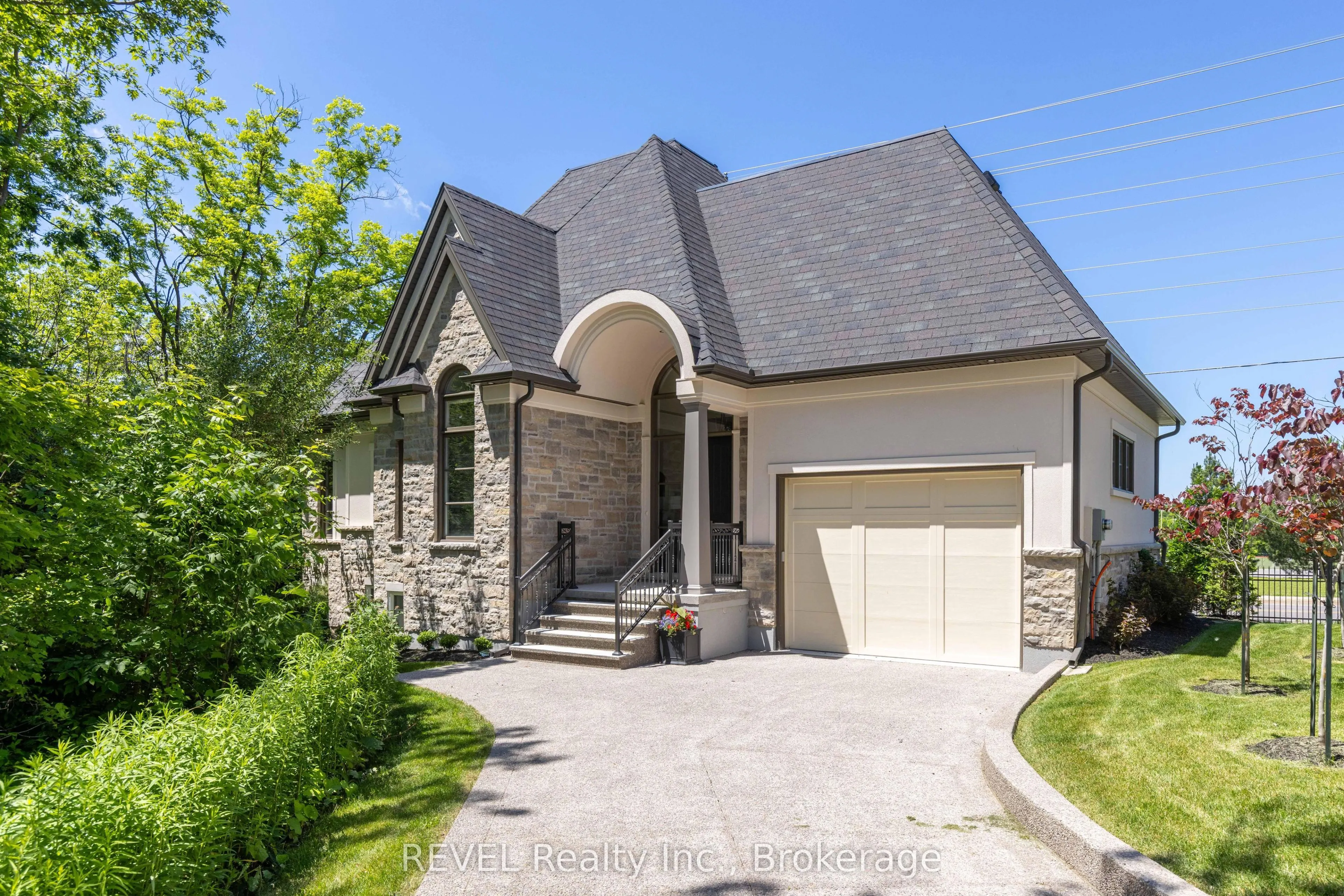27 Arbourvale Common, #1