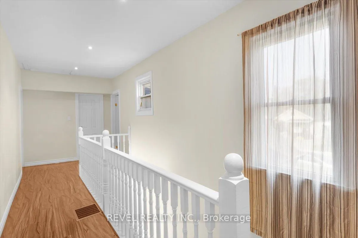 233 Normanhurst Avenue