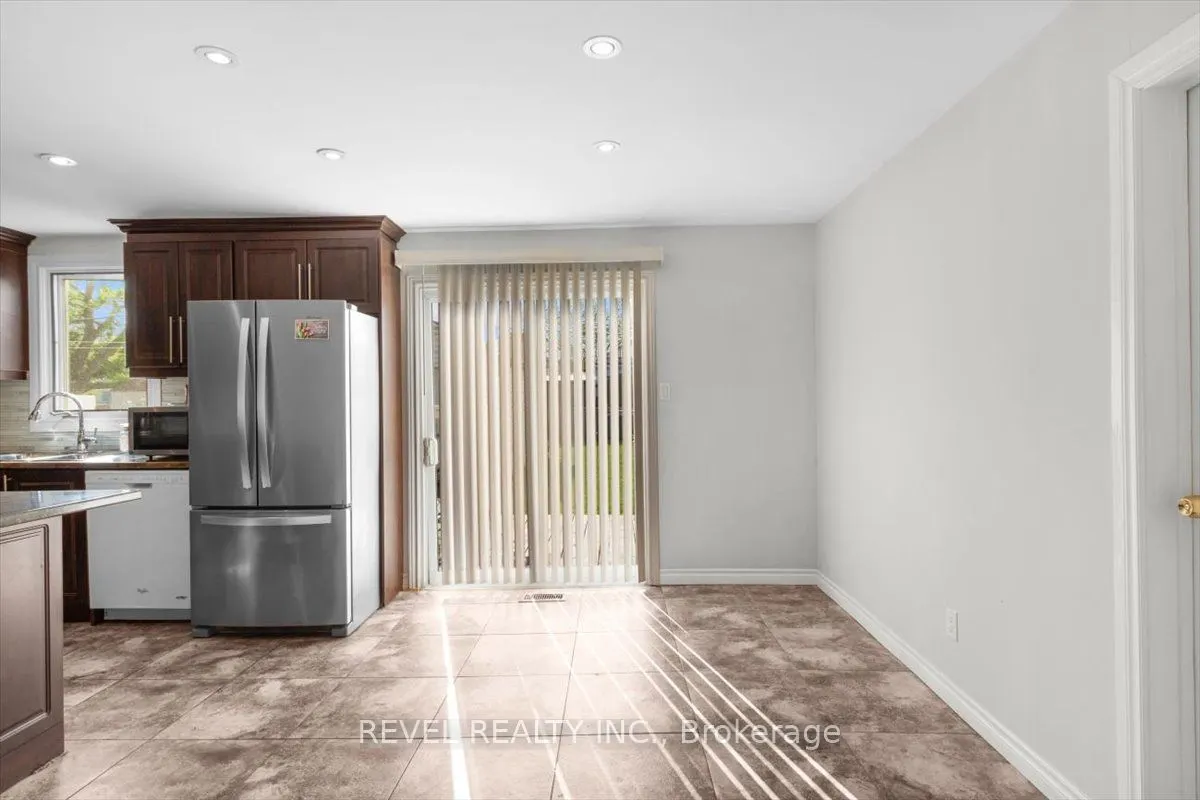 233 Normanhurst Avenue