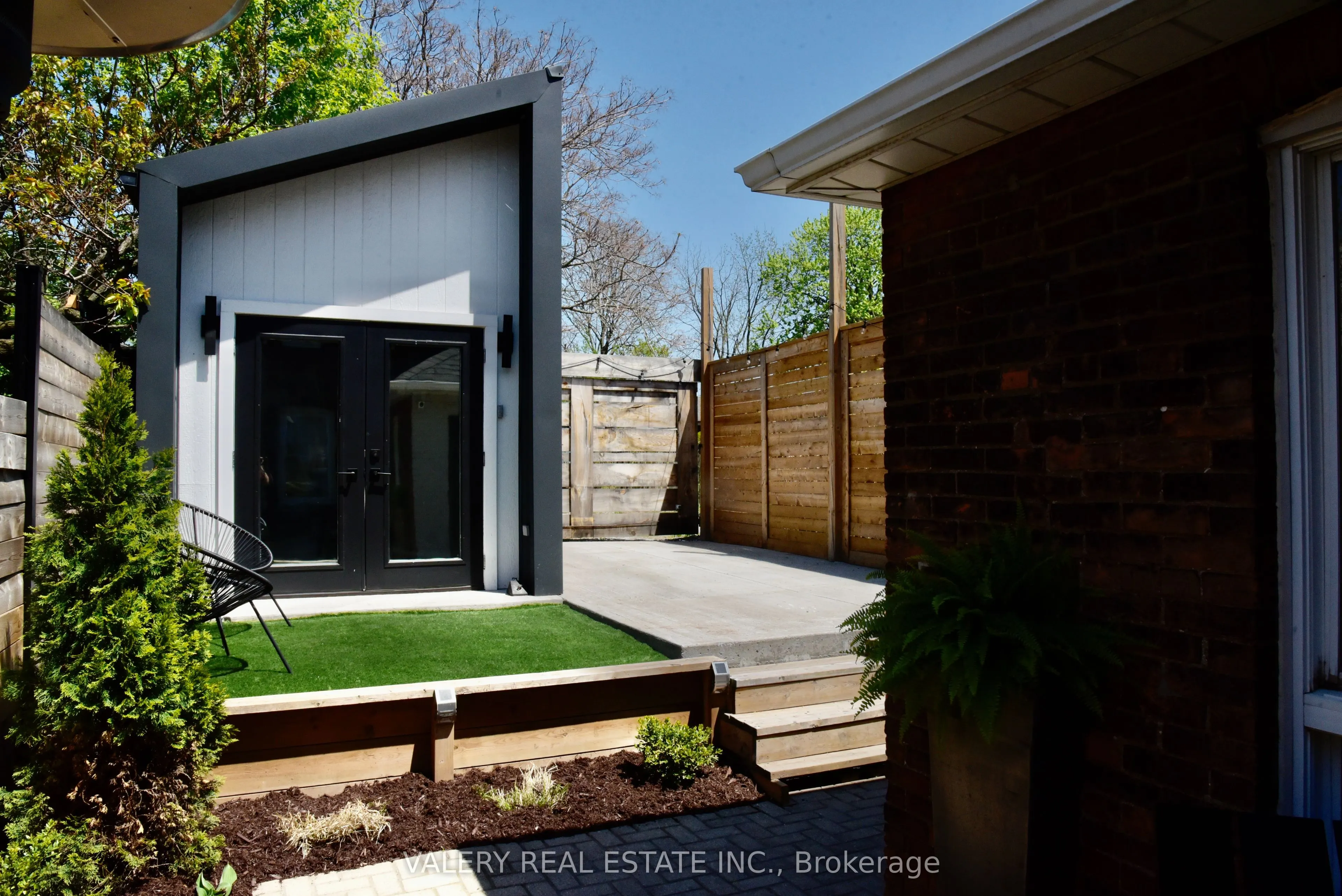 81 Murray Street E