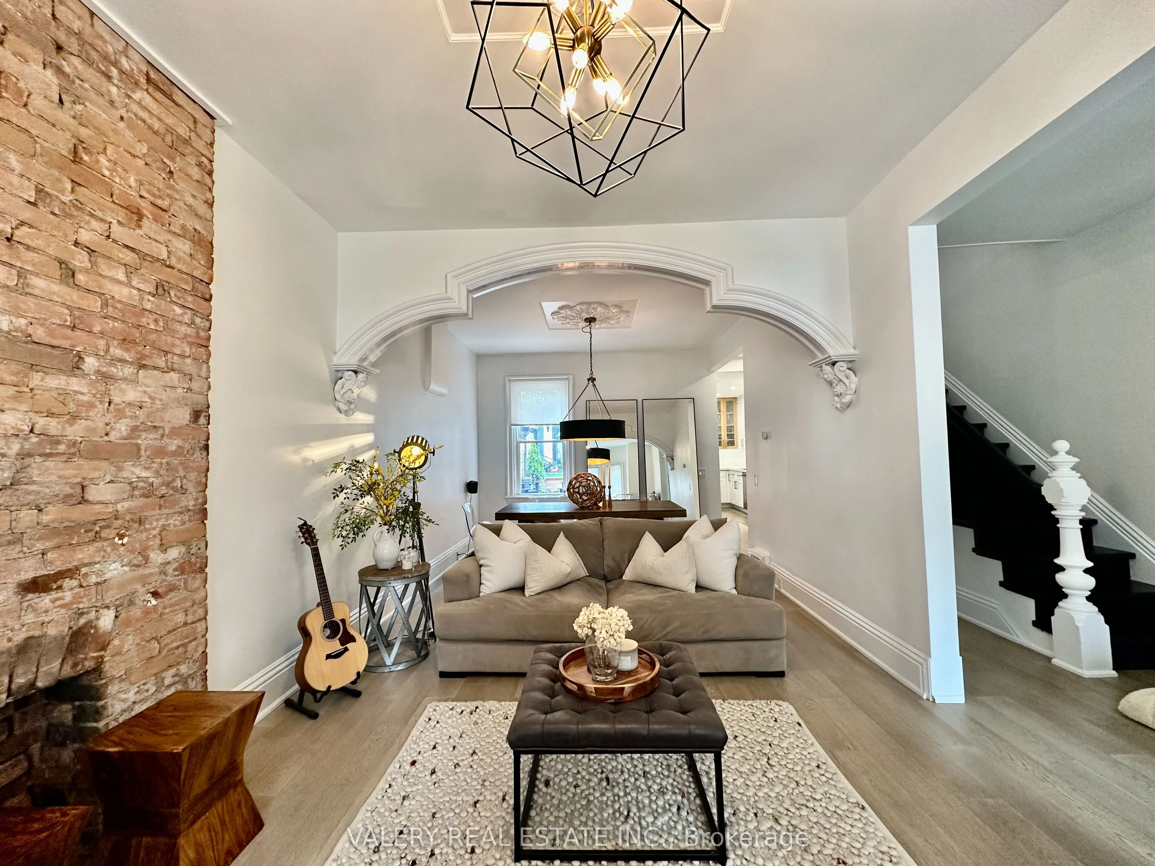 81 Murray Street E
