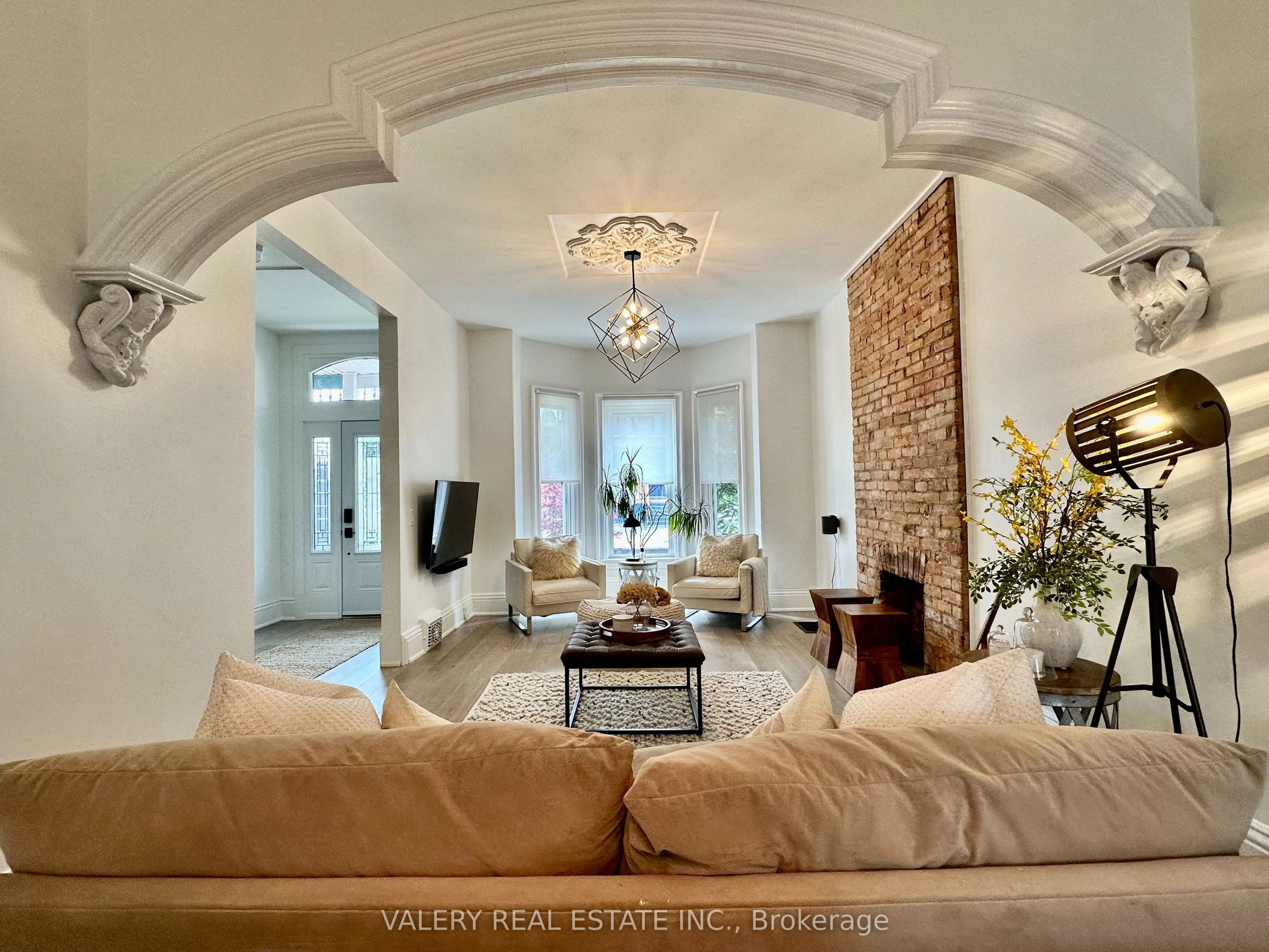 81 Murray Street E