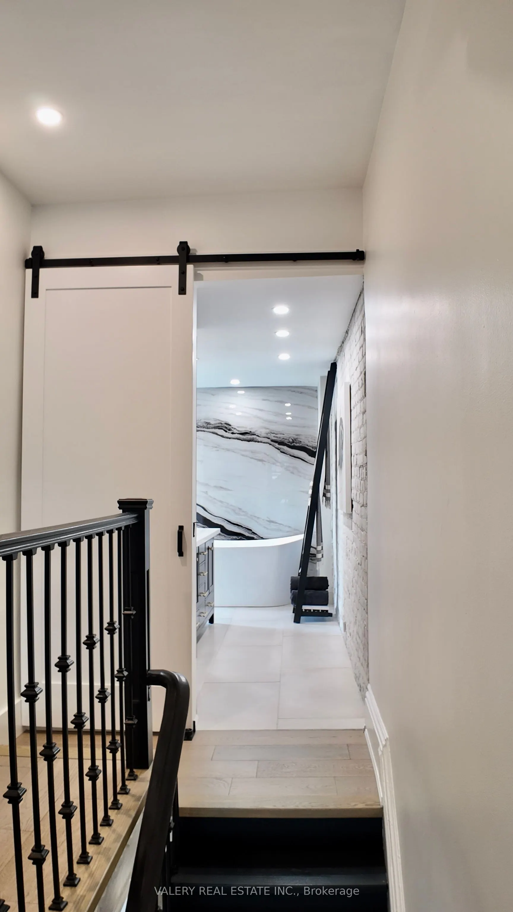 81 Murray Street E