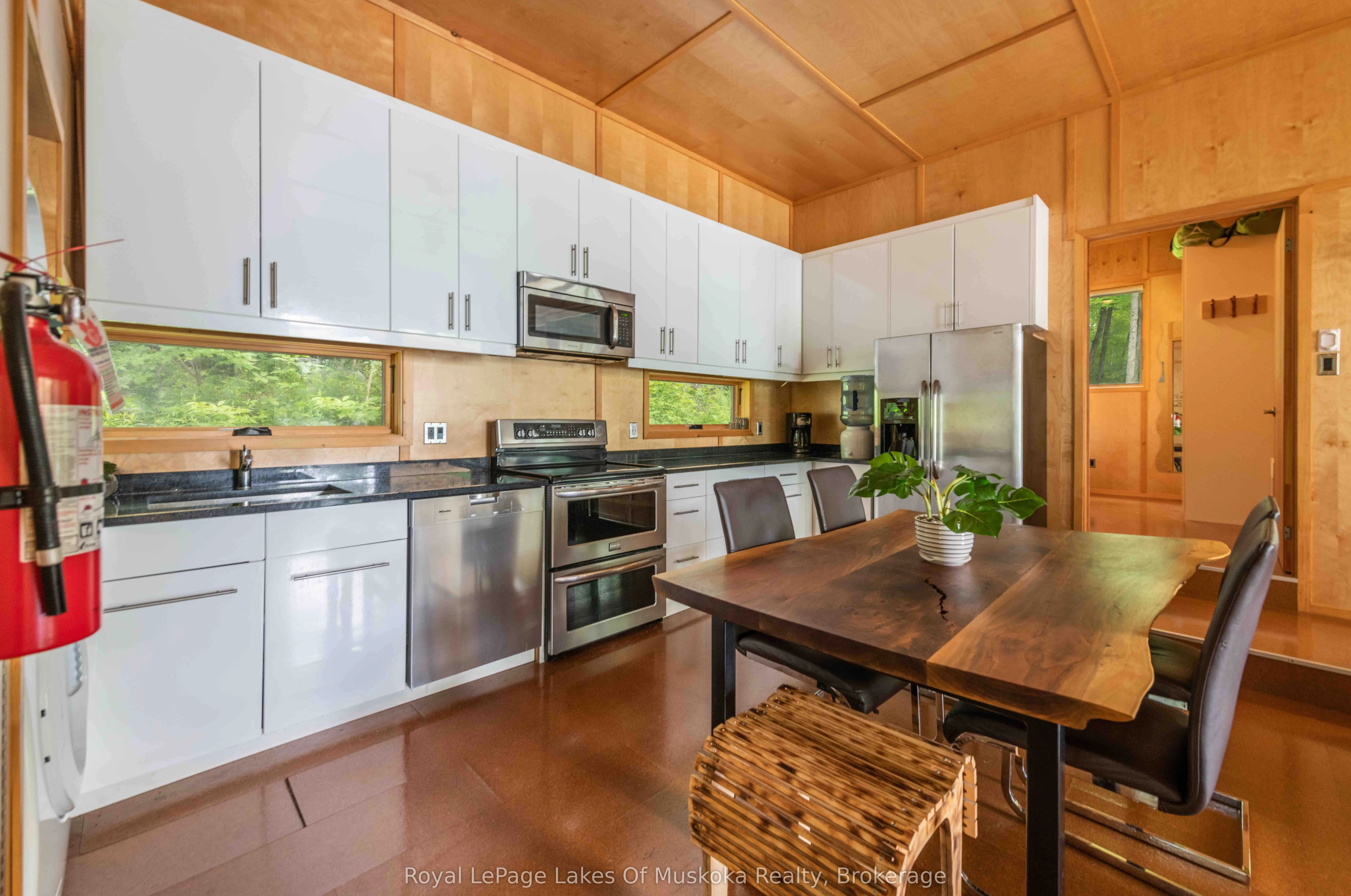 484 Big Island S