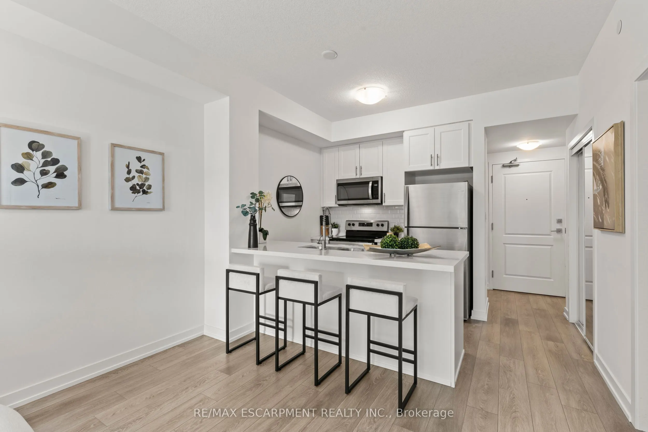 460 Dundas Street E, #433