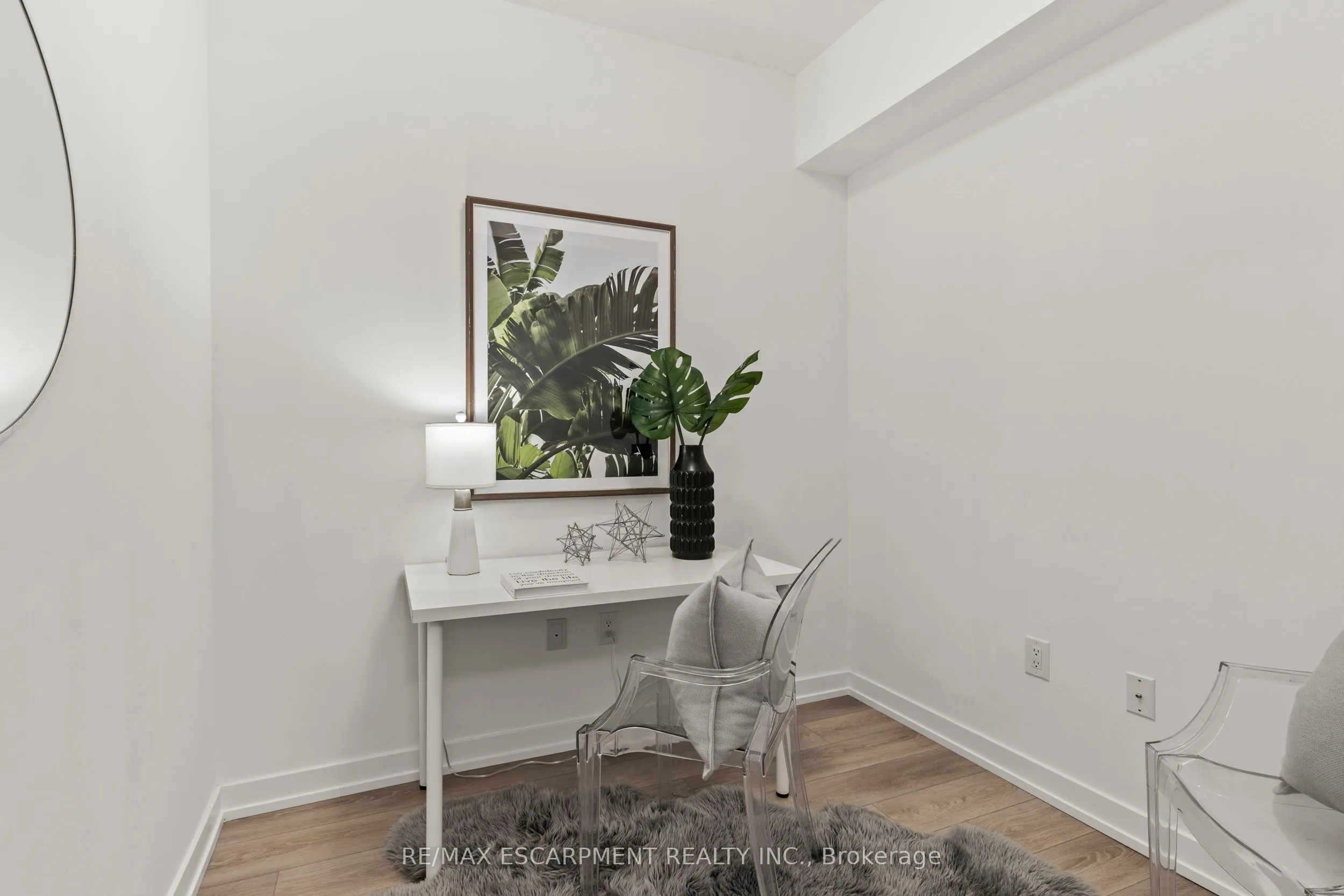 460 Dundas Street E, #433