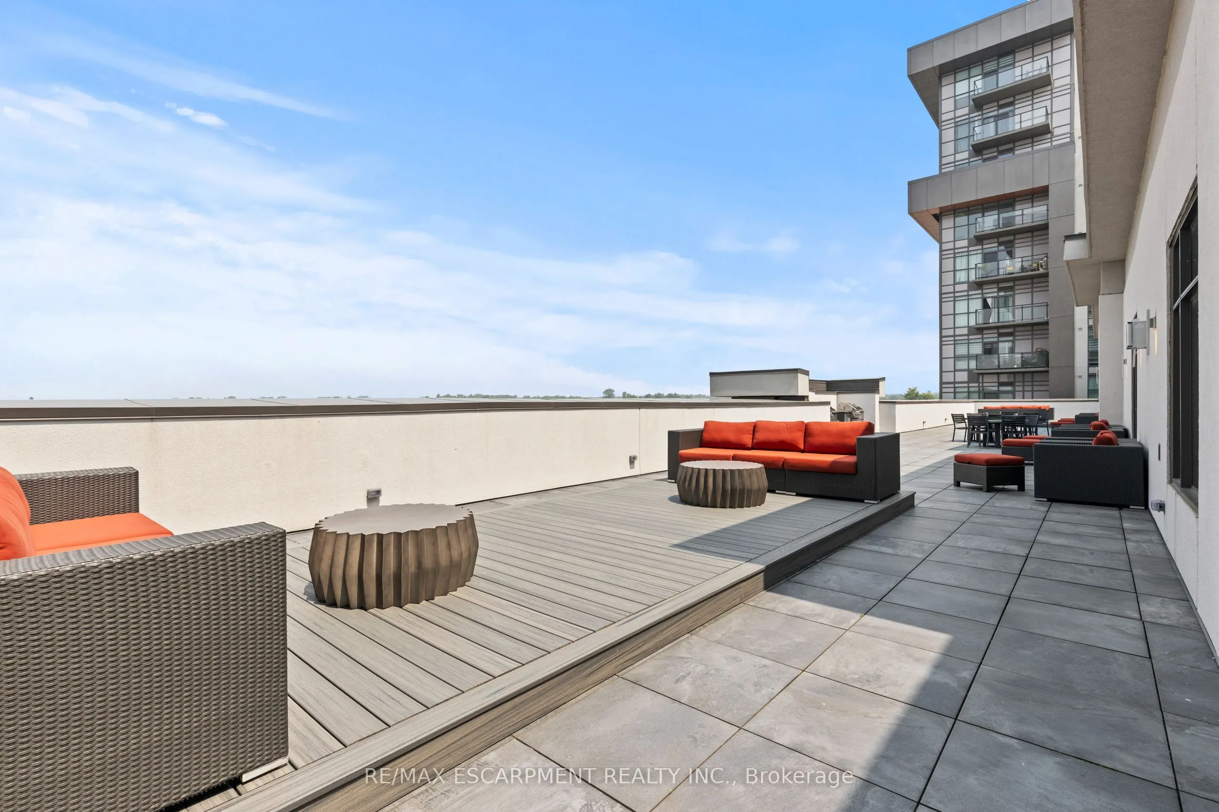 460 Dundas Street E, #433