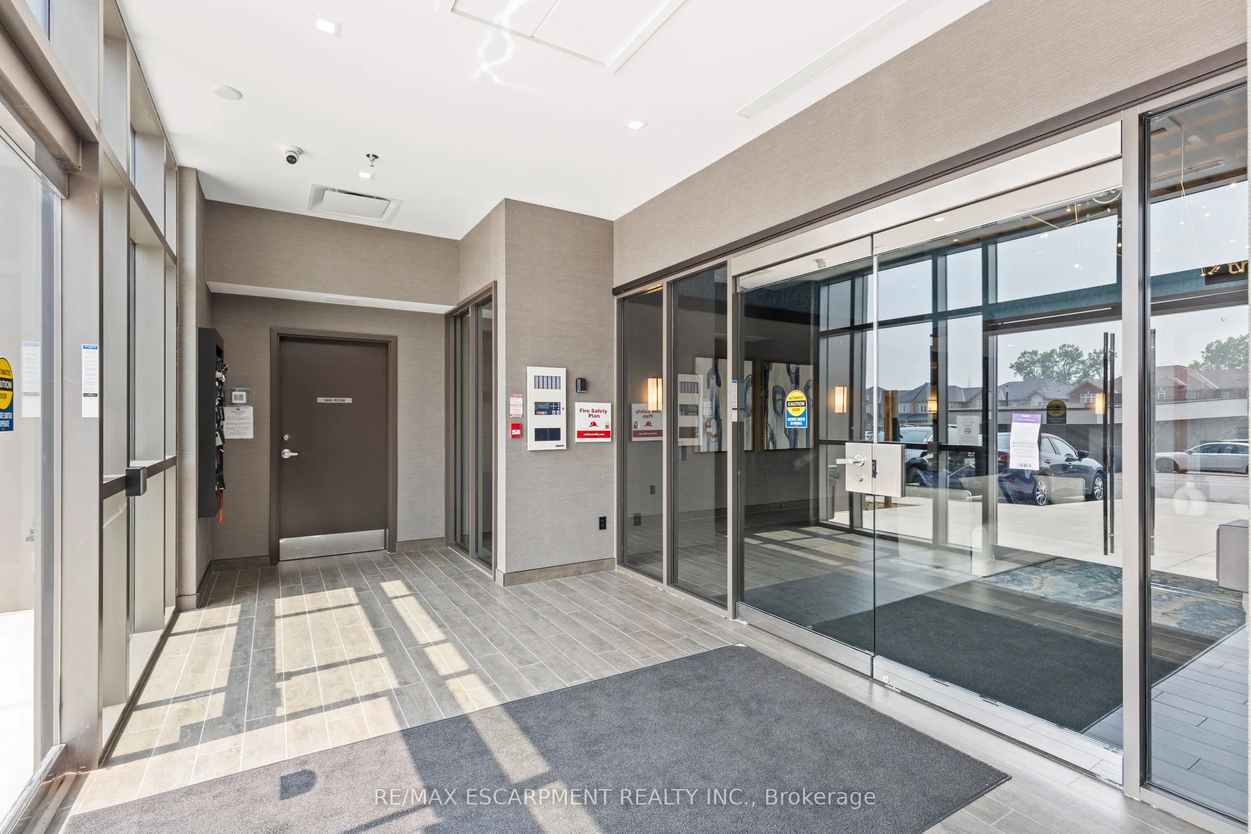 460 Dundas Street E, #433