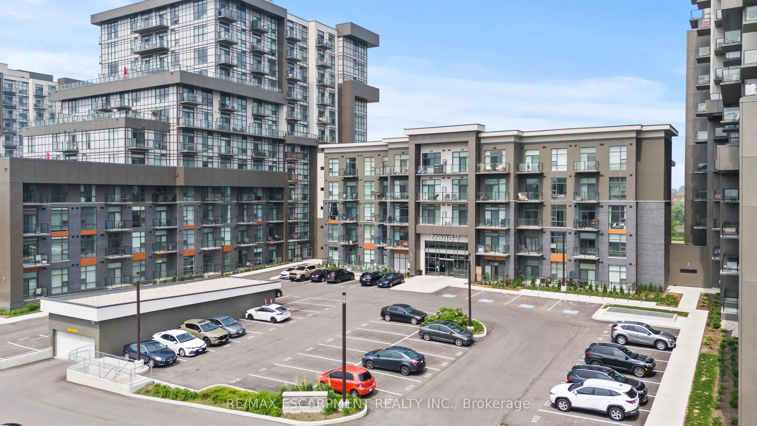 460 Dundas Street E, #433