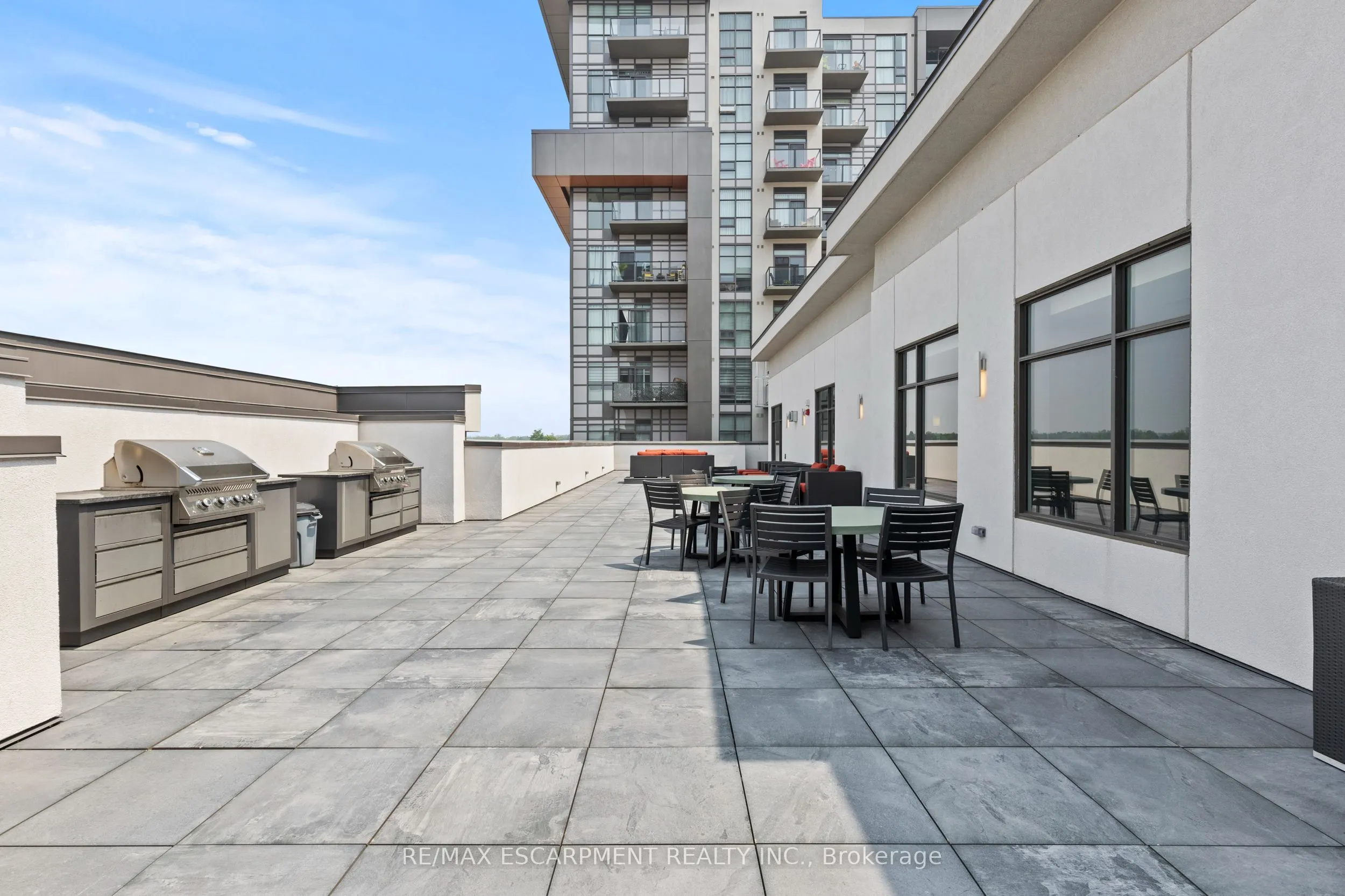 460 Dundas Street E, #433