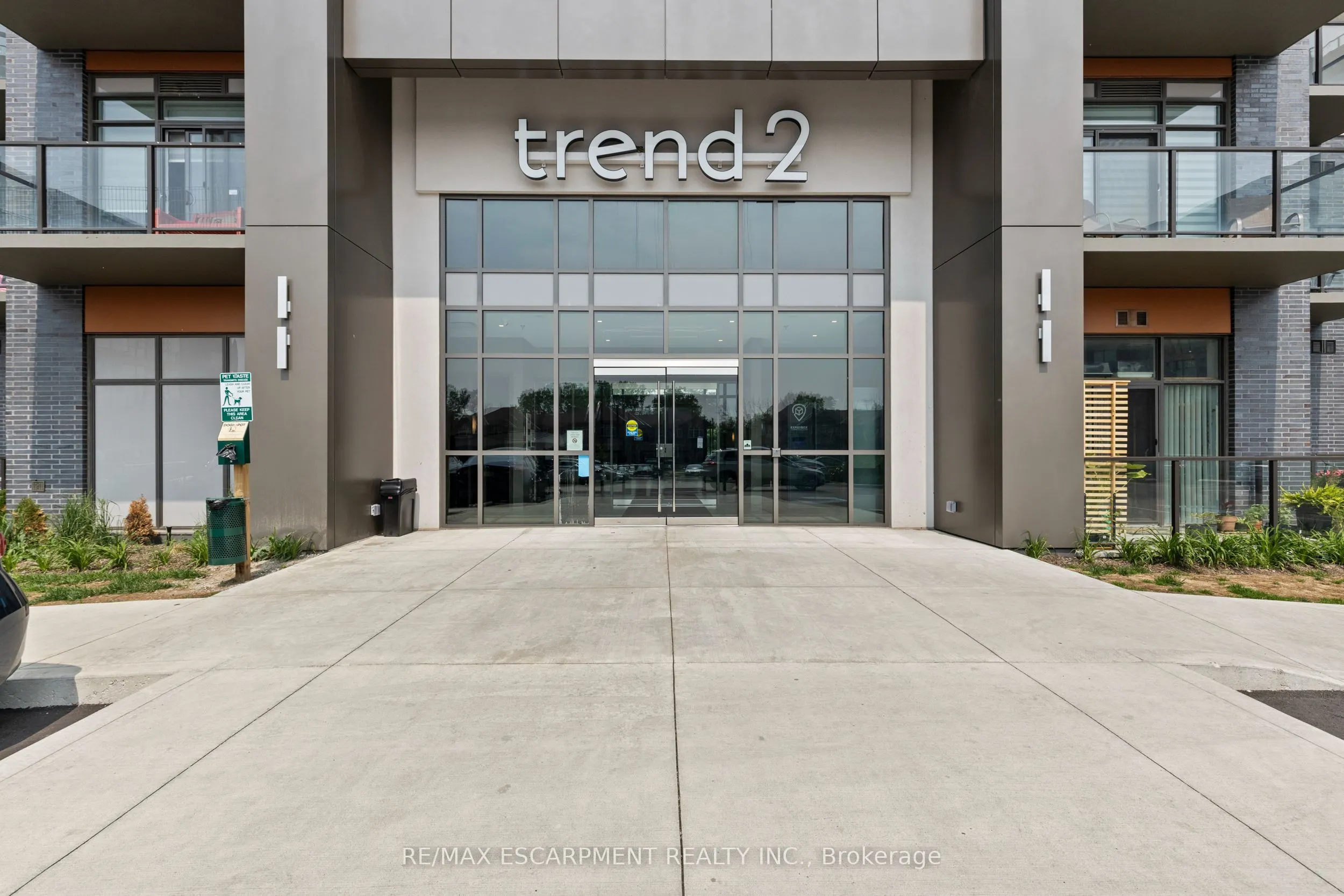 460 Dundas Street E, #433