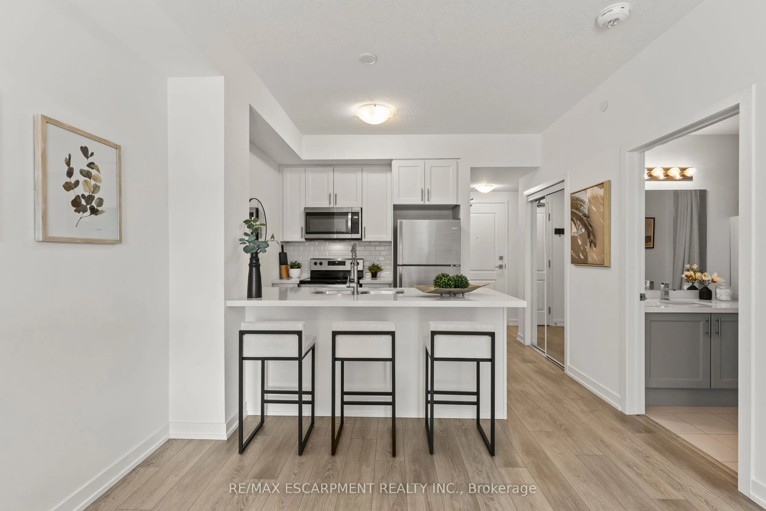 460 Dundas Street E, #433