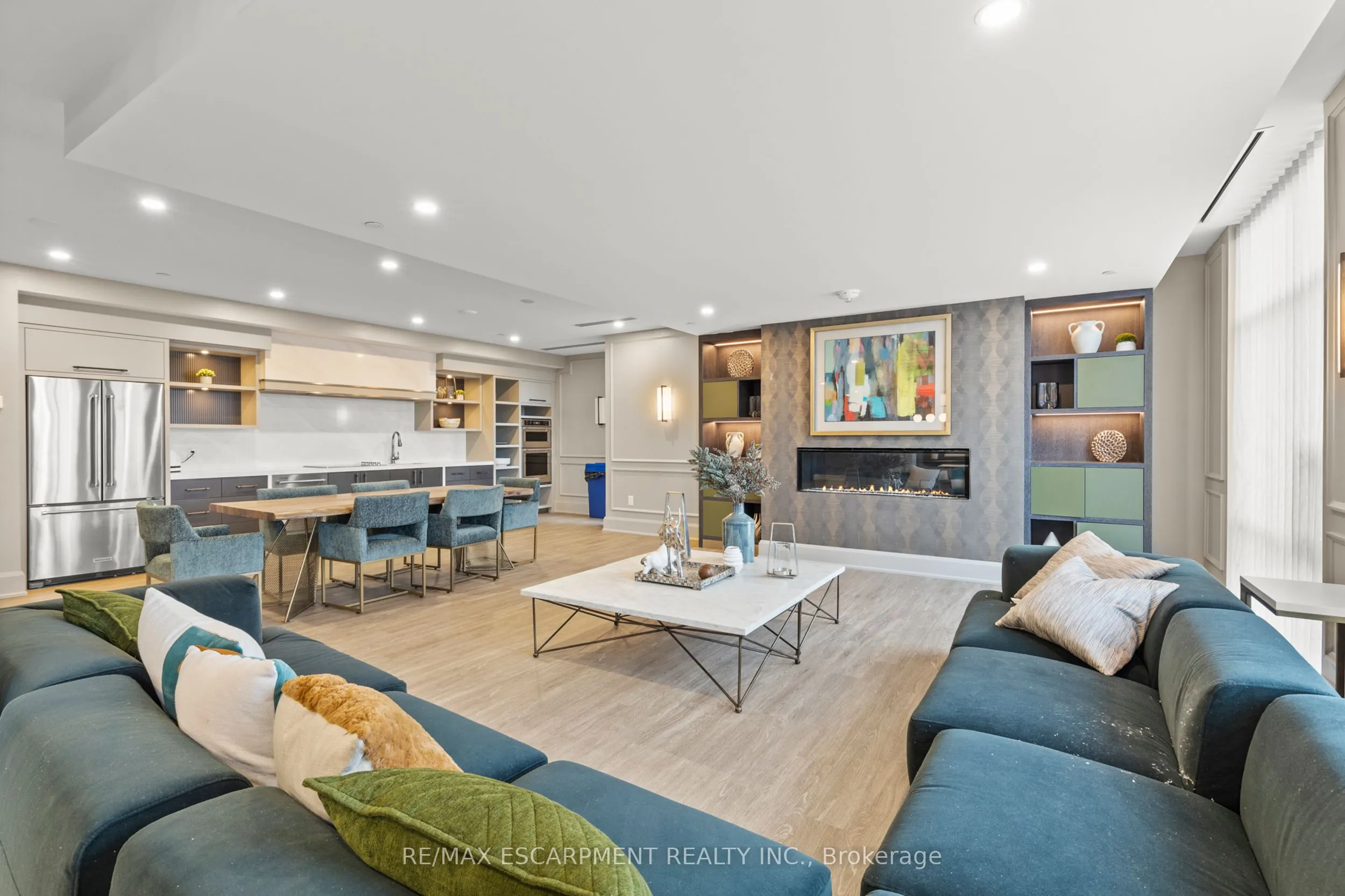 460 Dundas Street E, #433