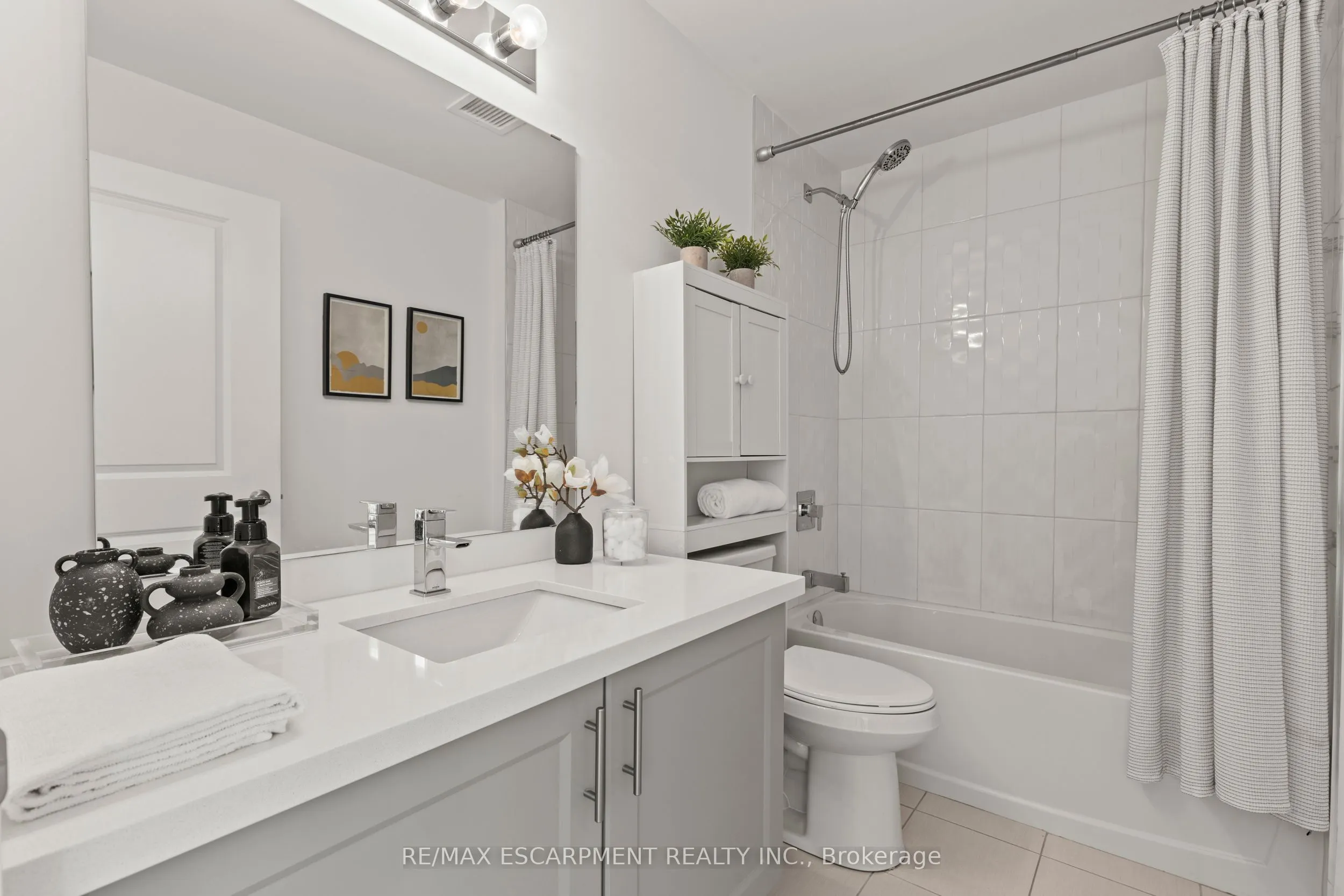 460 Dundas Street E, #433