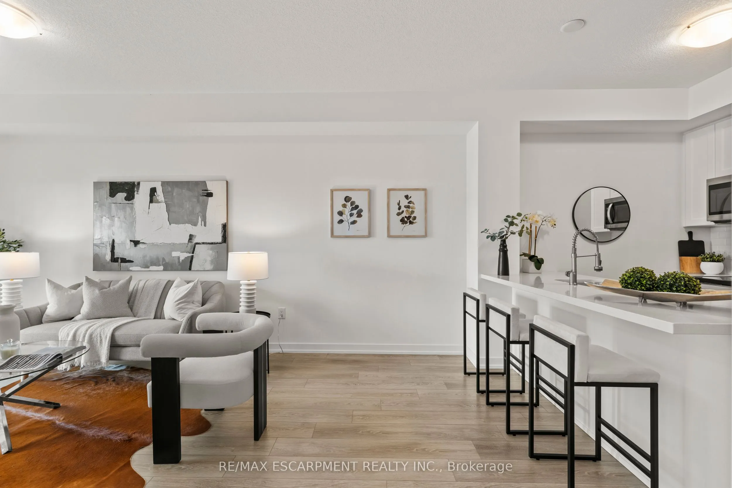 460 Dundas Street E, #433