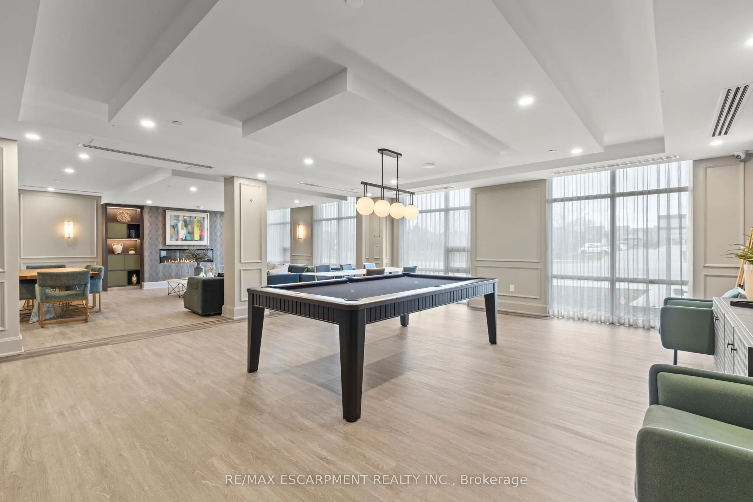 460 Dundas Street E, #433