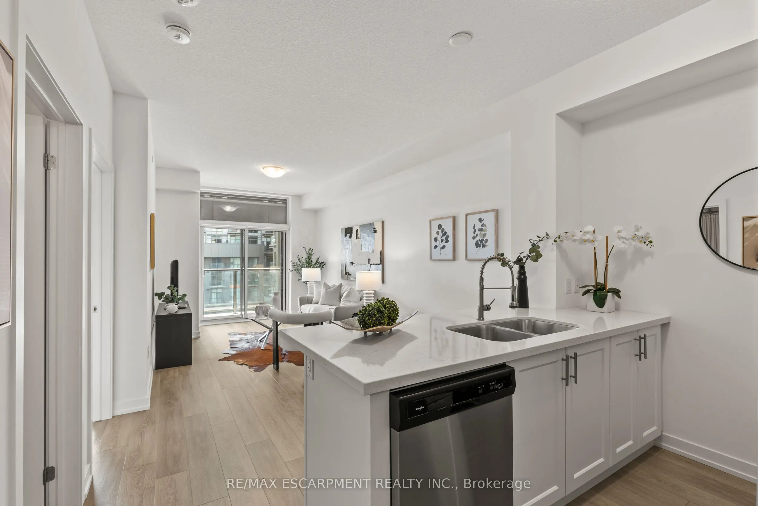 460 Dundas Street E, #433