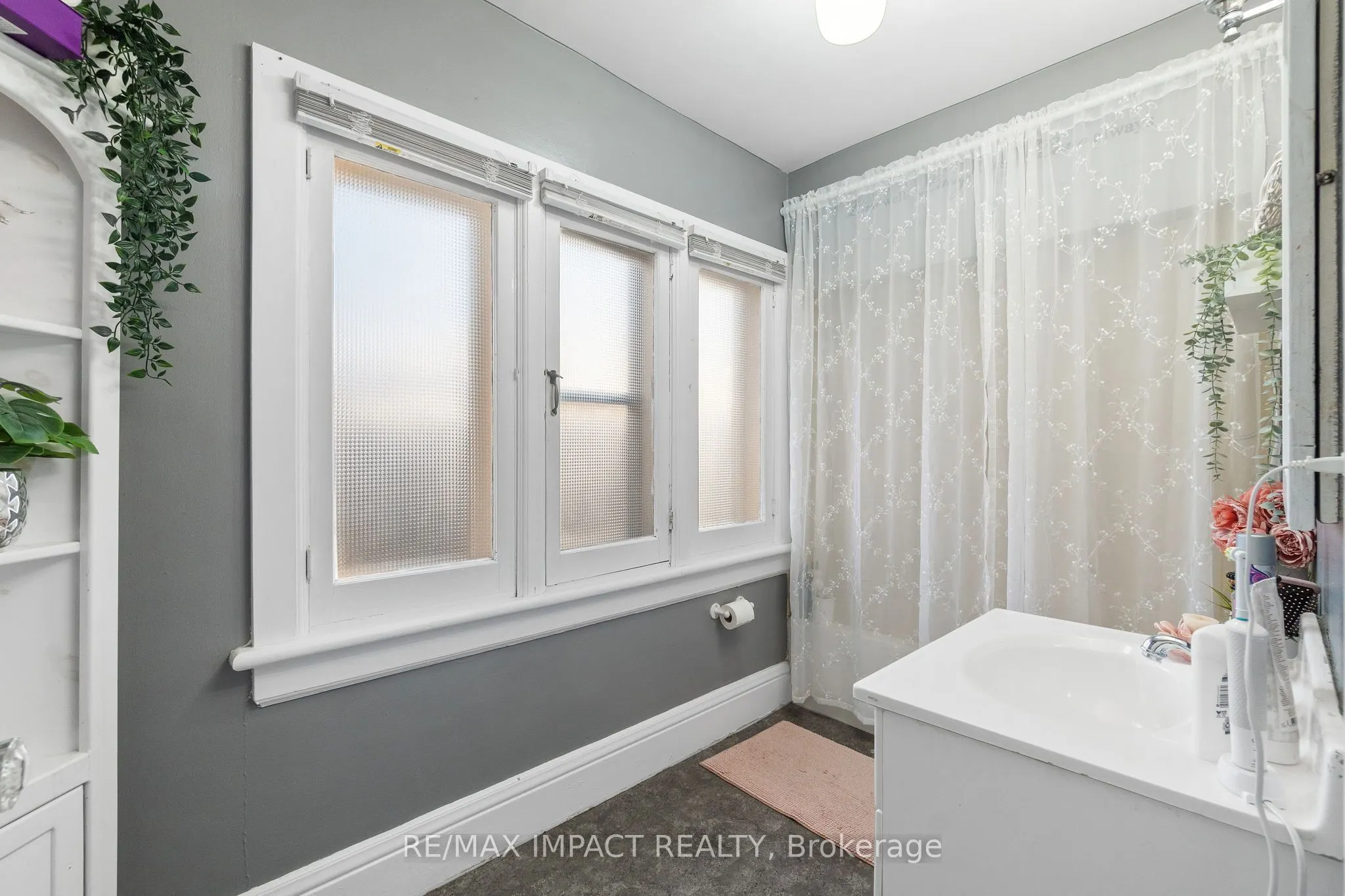 18 Spencer Street W