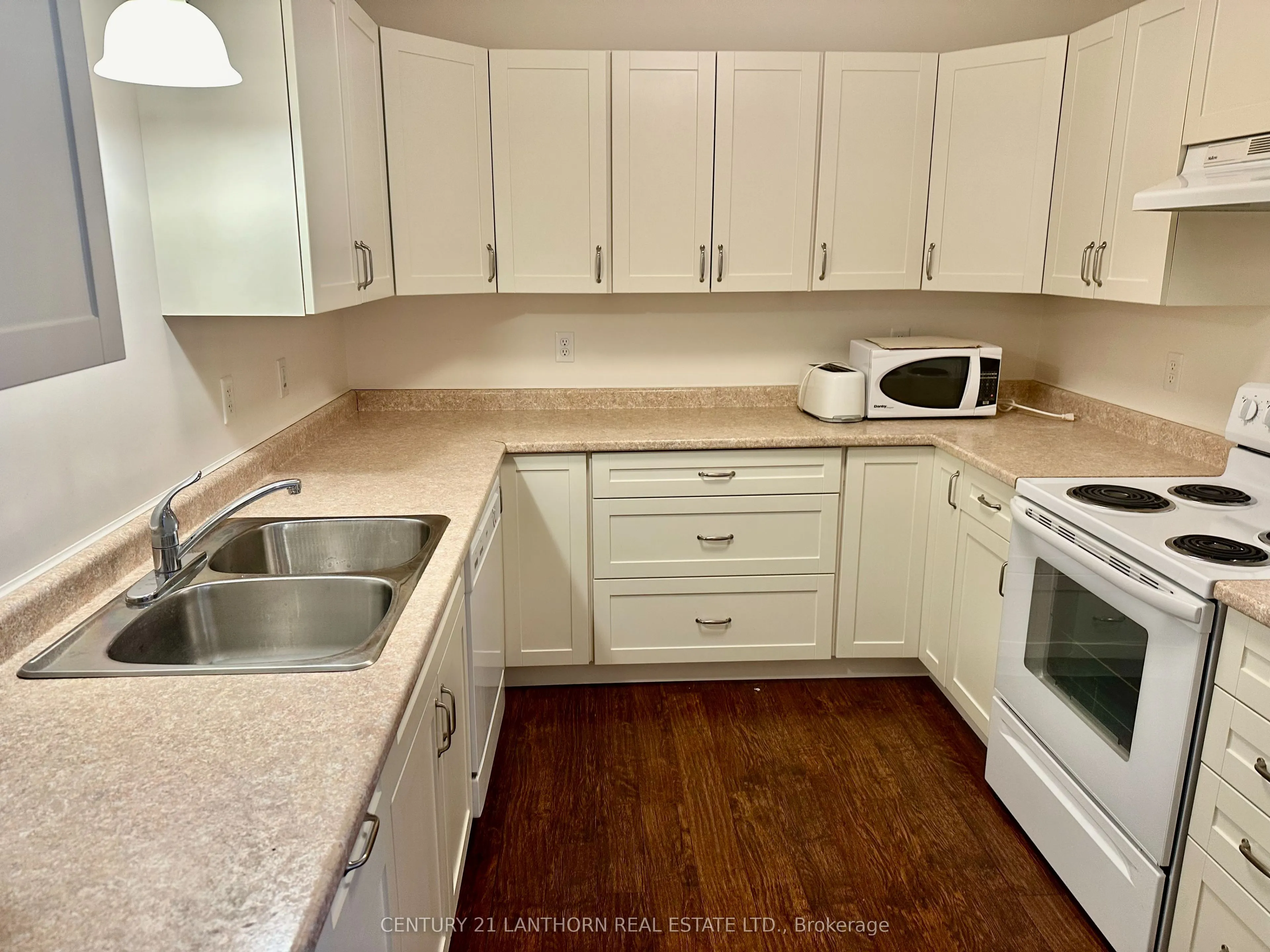 494 Metcalf Street, #3