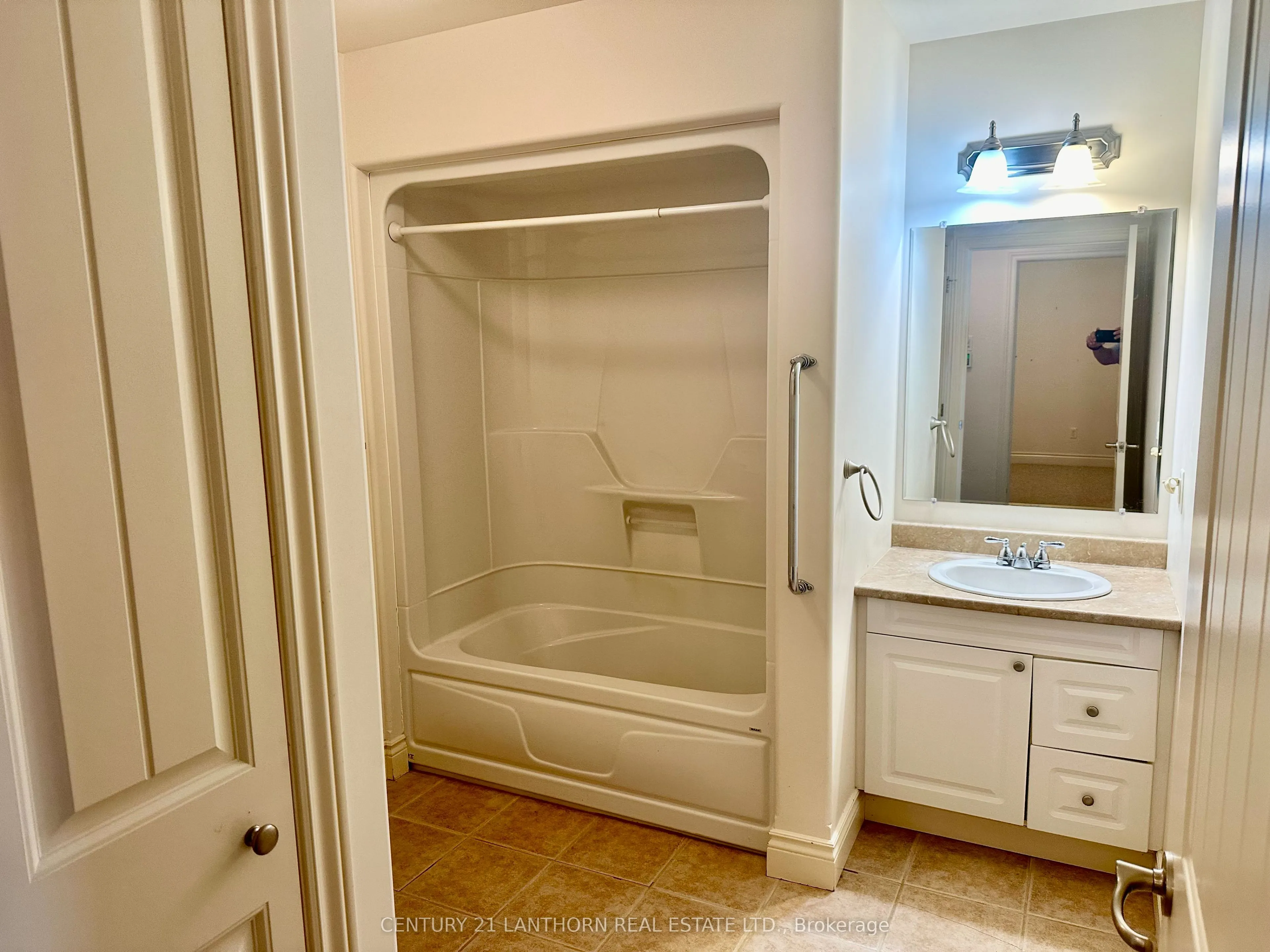494 Metcalf Street, #3