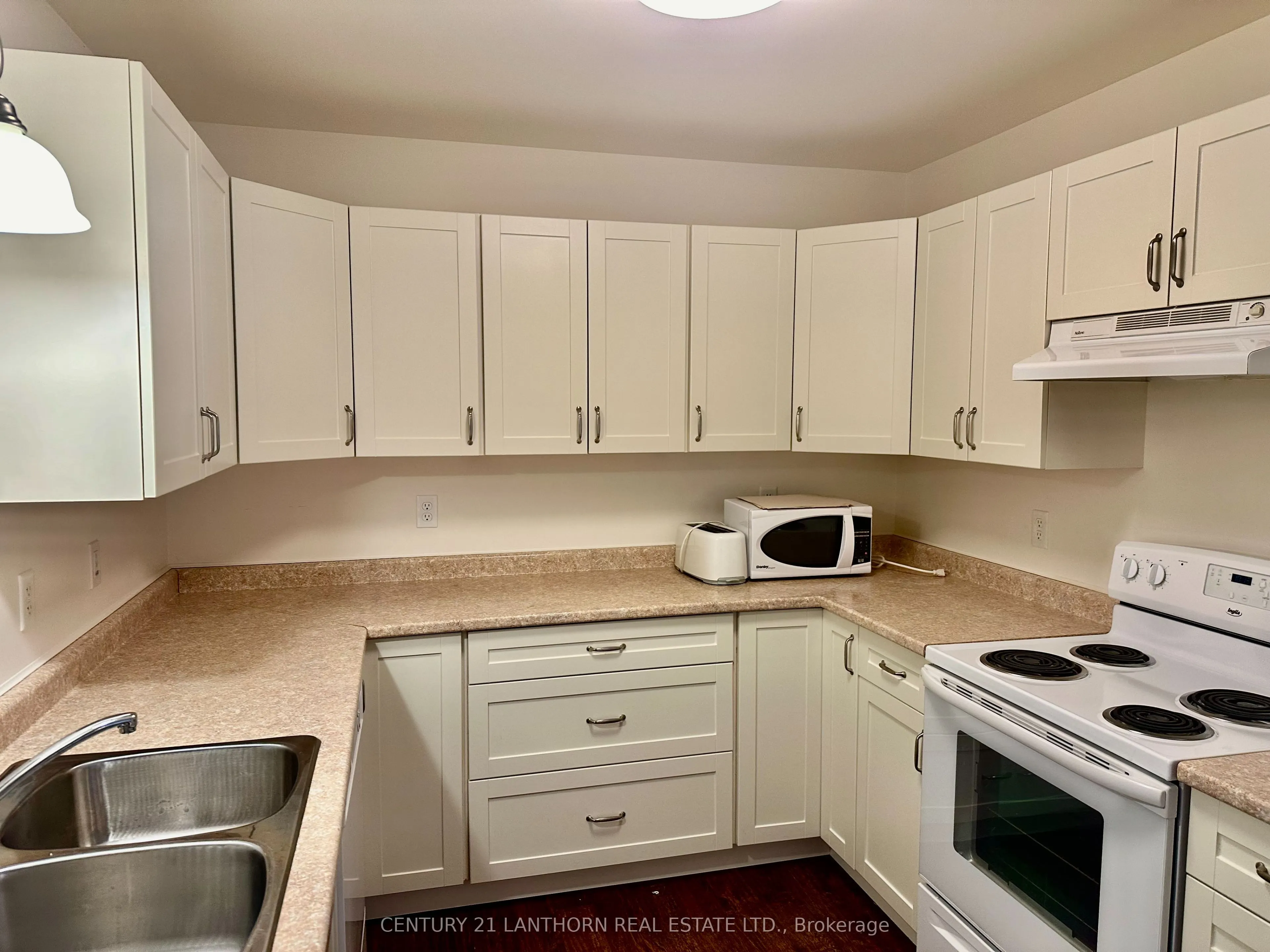 494 Metcalf Street, #3