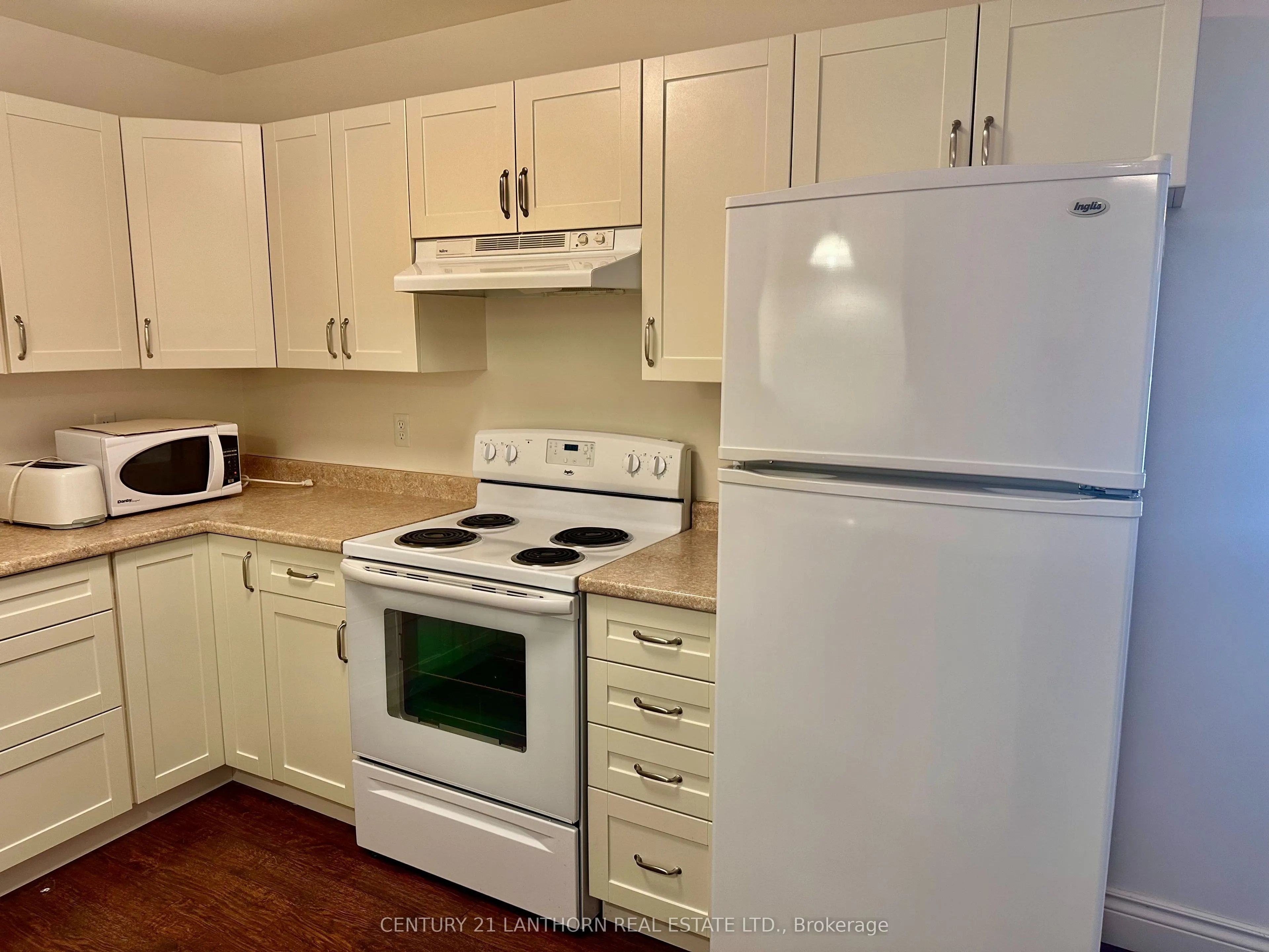 494 Metcalf Street, #3