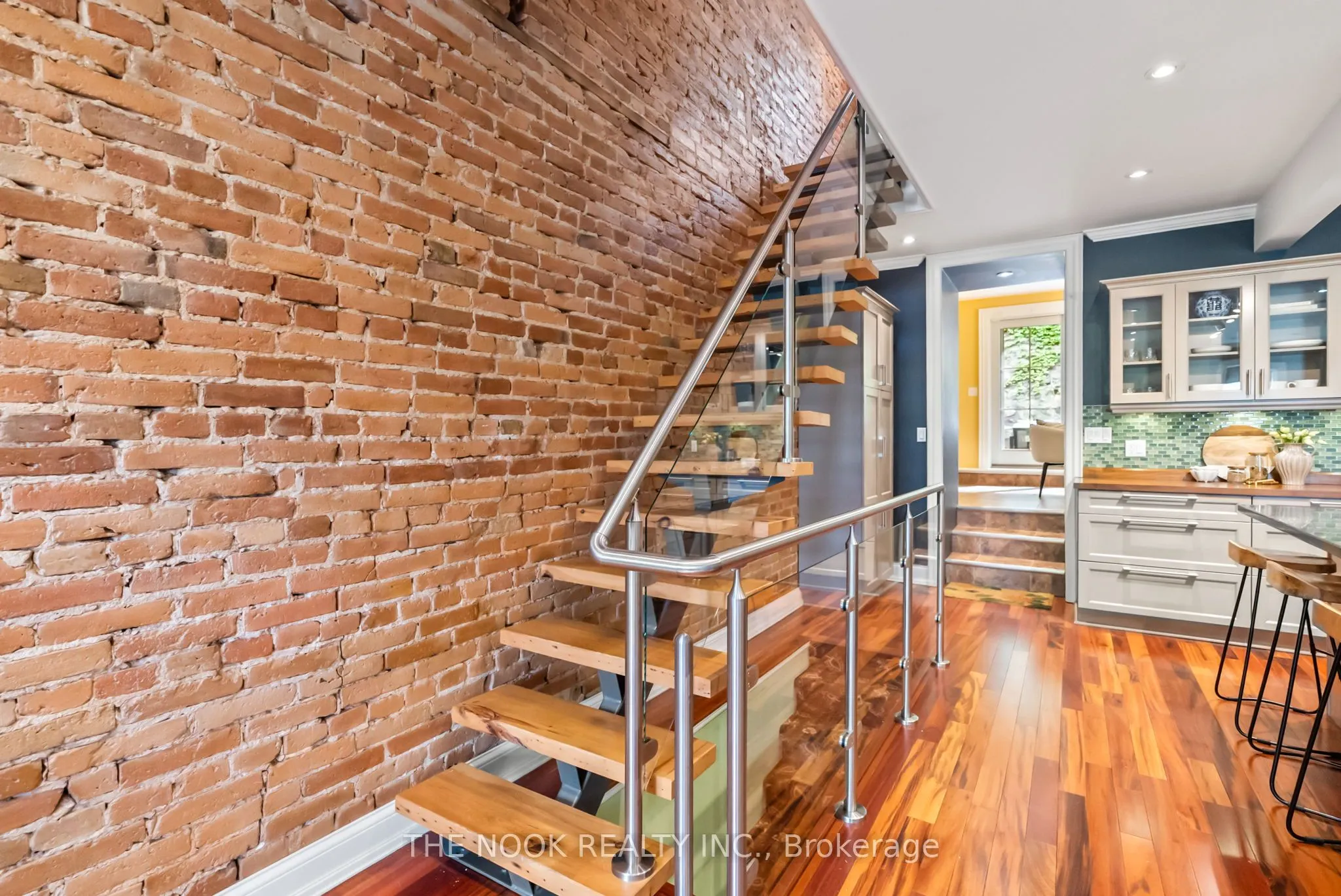 39 Mill Street N
