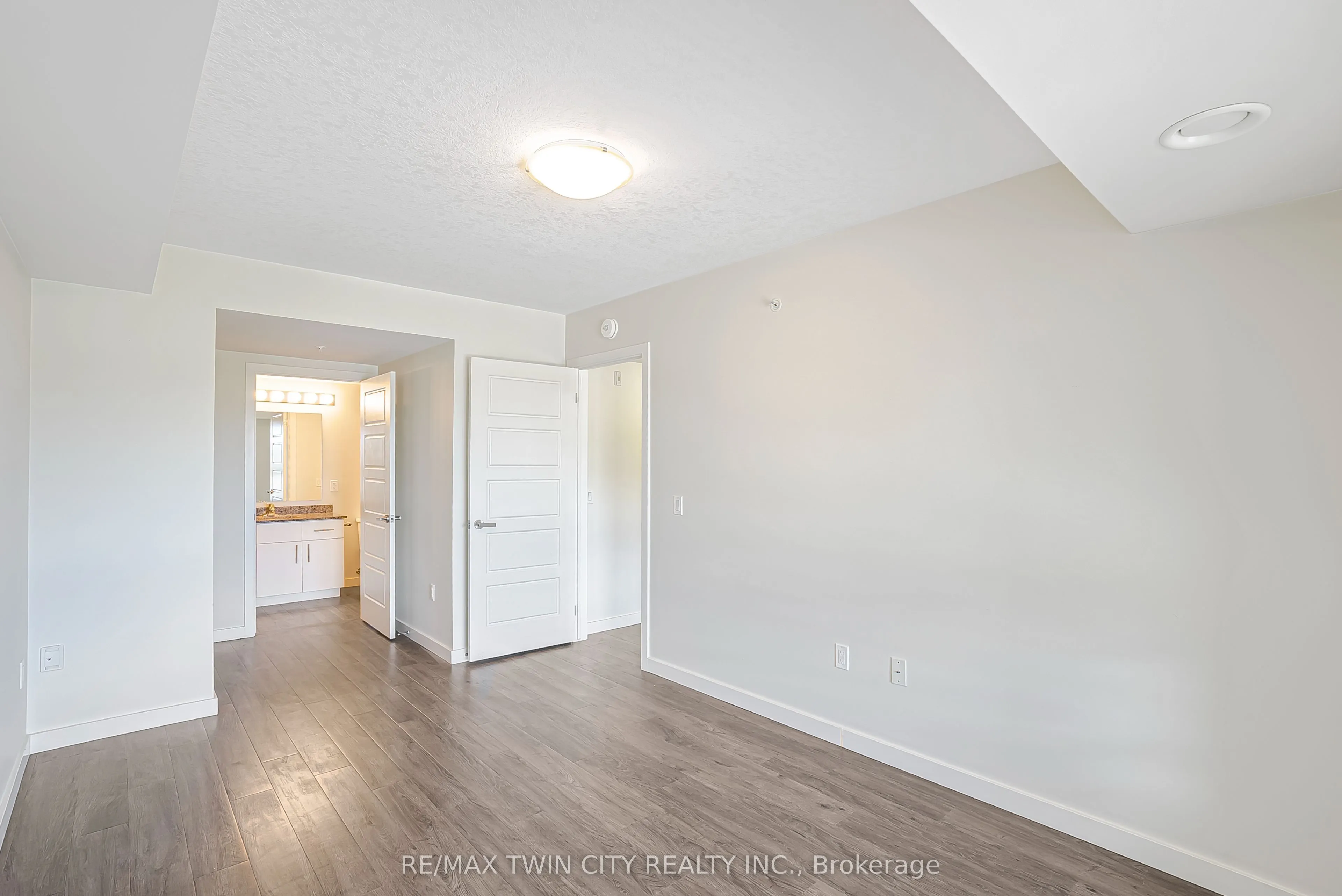 25 Kay Crescent, #403