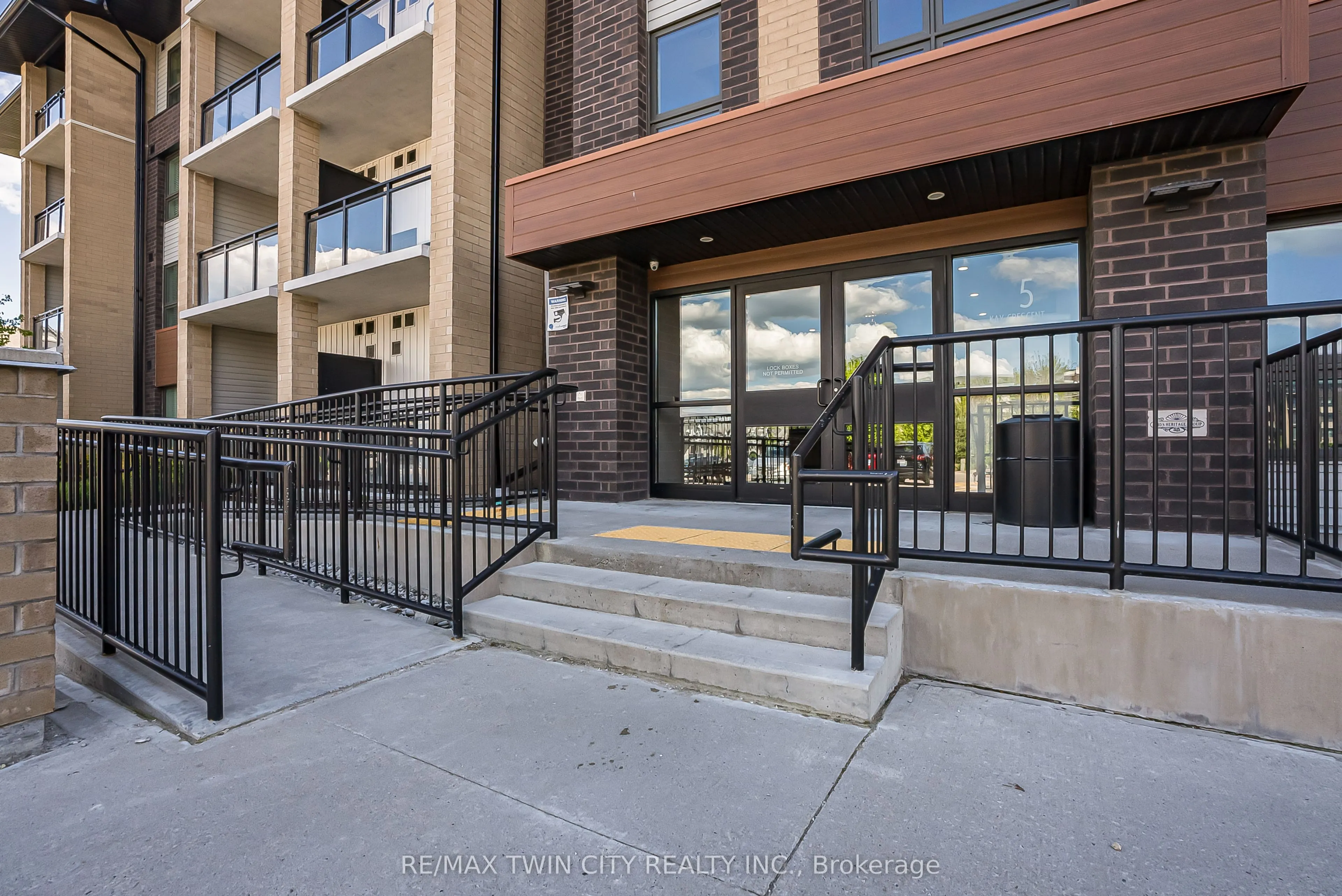 25 Kay Crescent, #403
