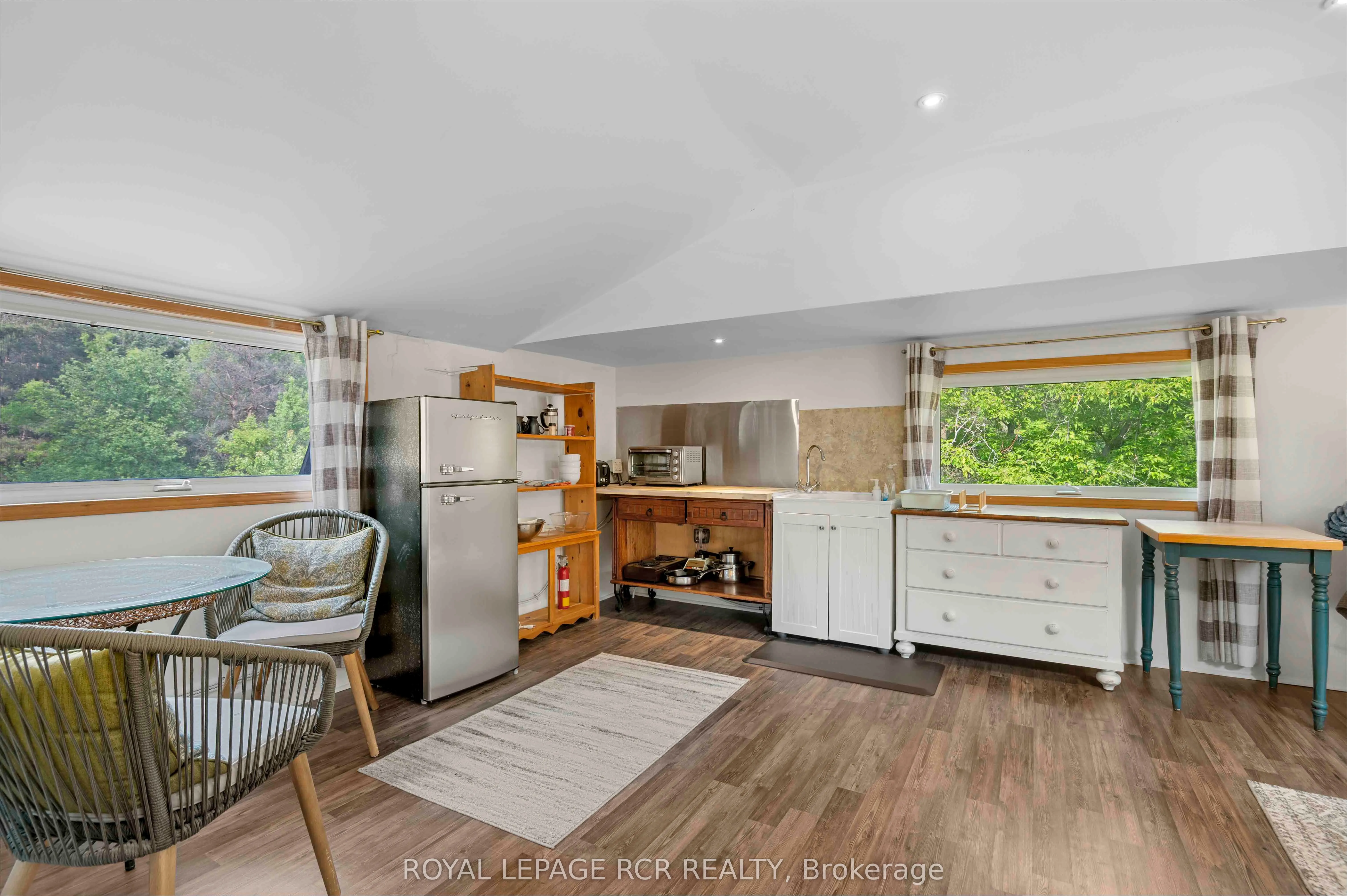 487151 30 Side Road