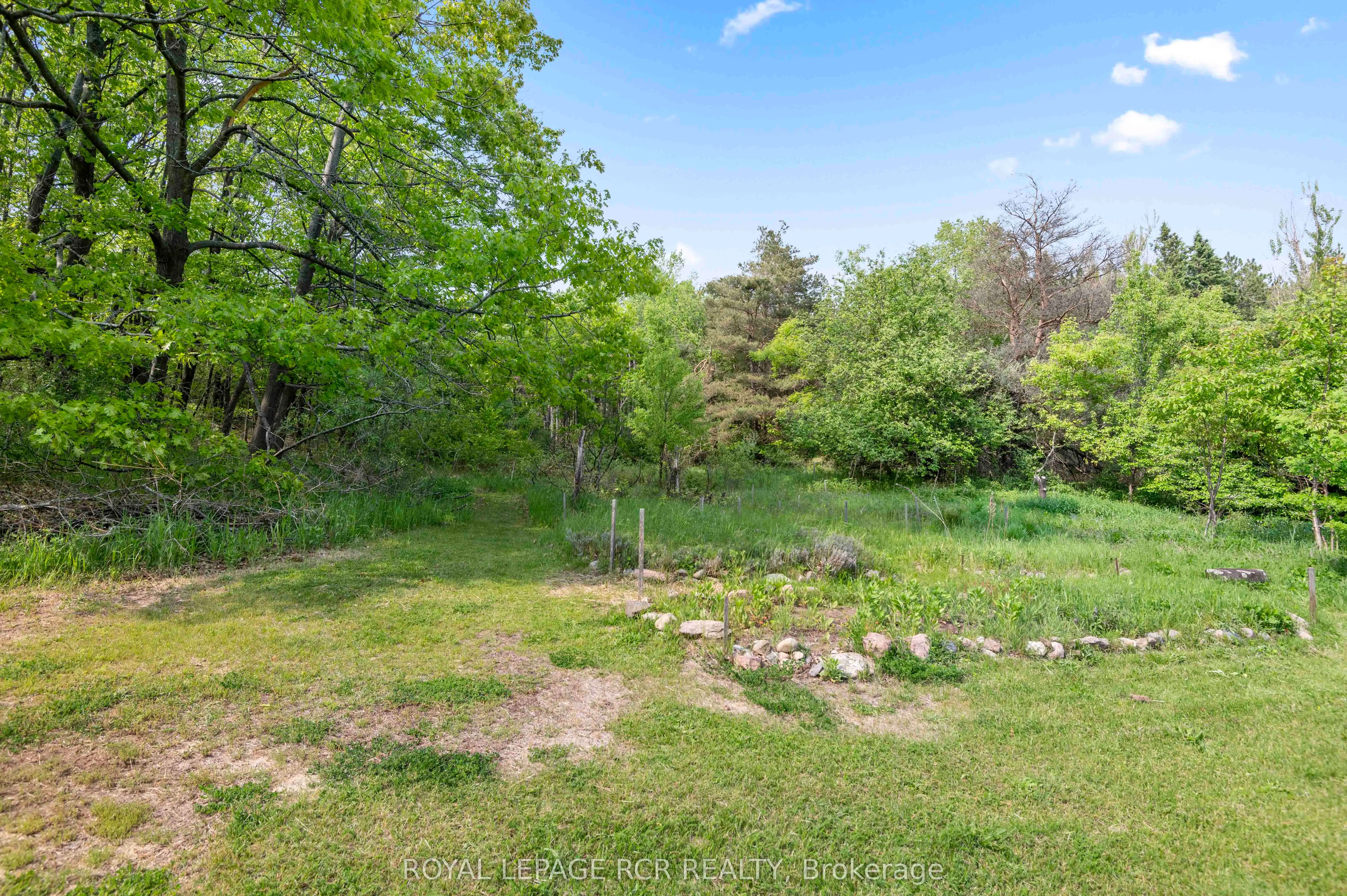 487151 30 Side Road
