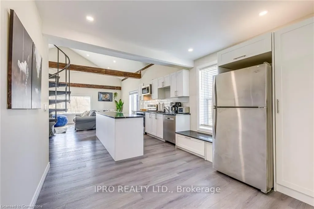 3590 Lakeshore Road